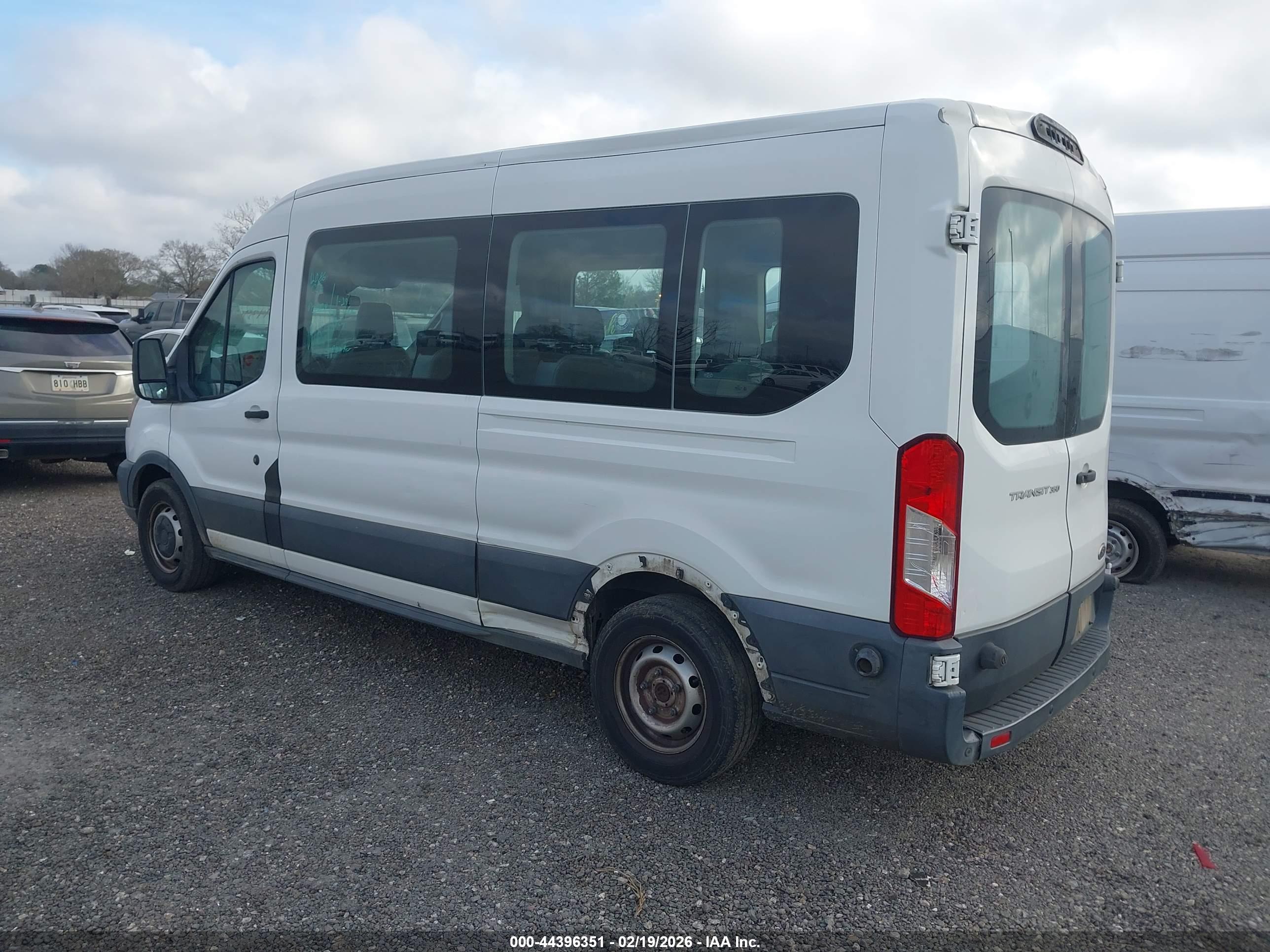 FORD TRANSIT-350 image 3