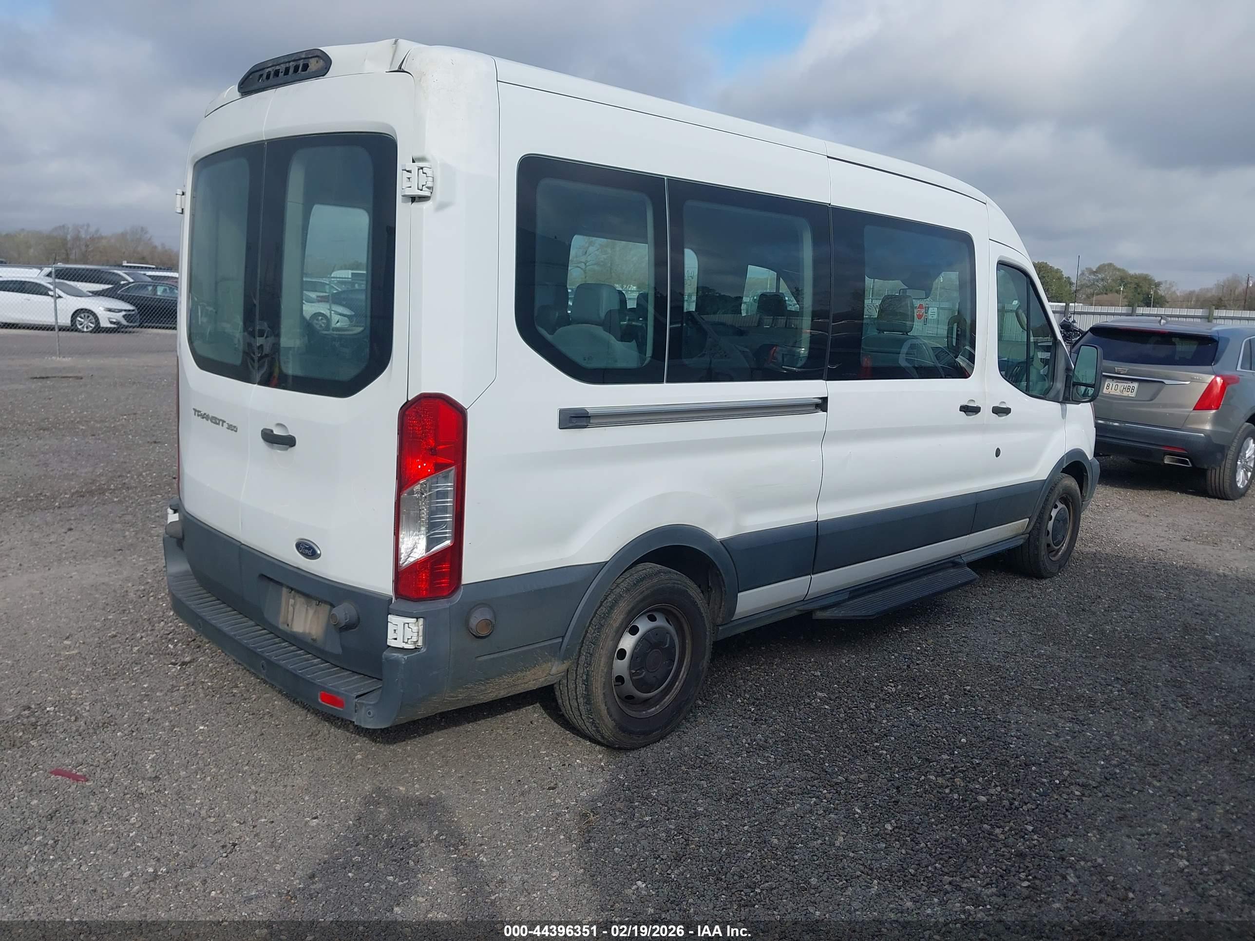 FORD TRANSIT-350 image 4