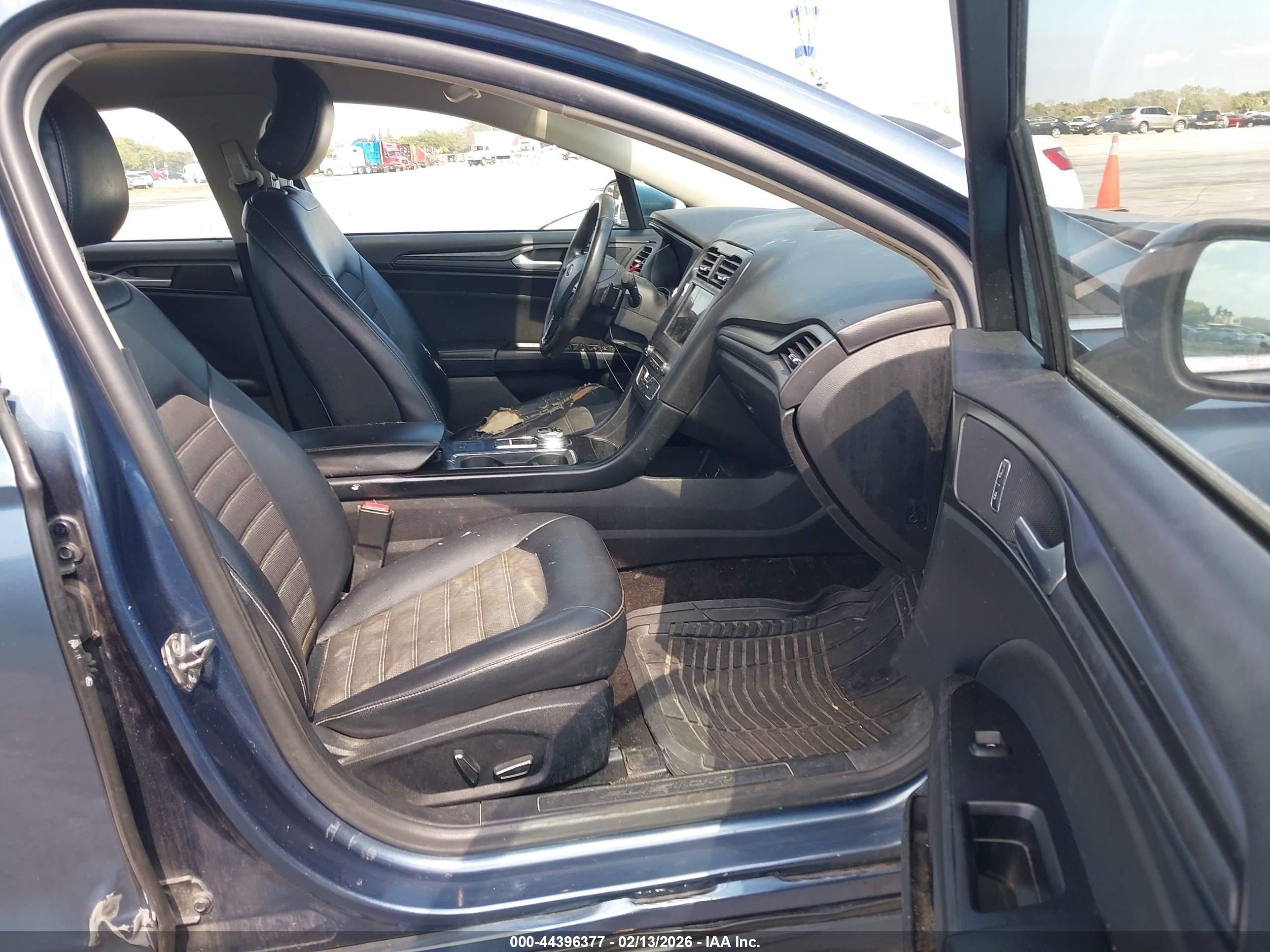 FORD FUSION image 5