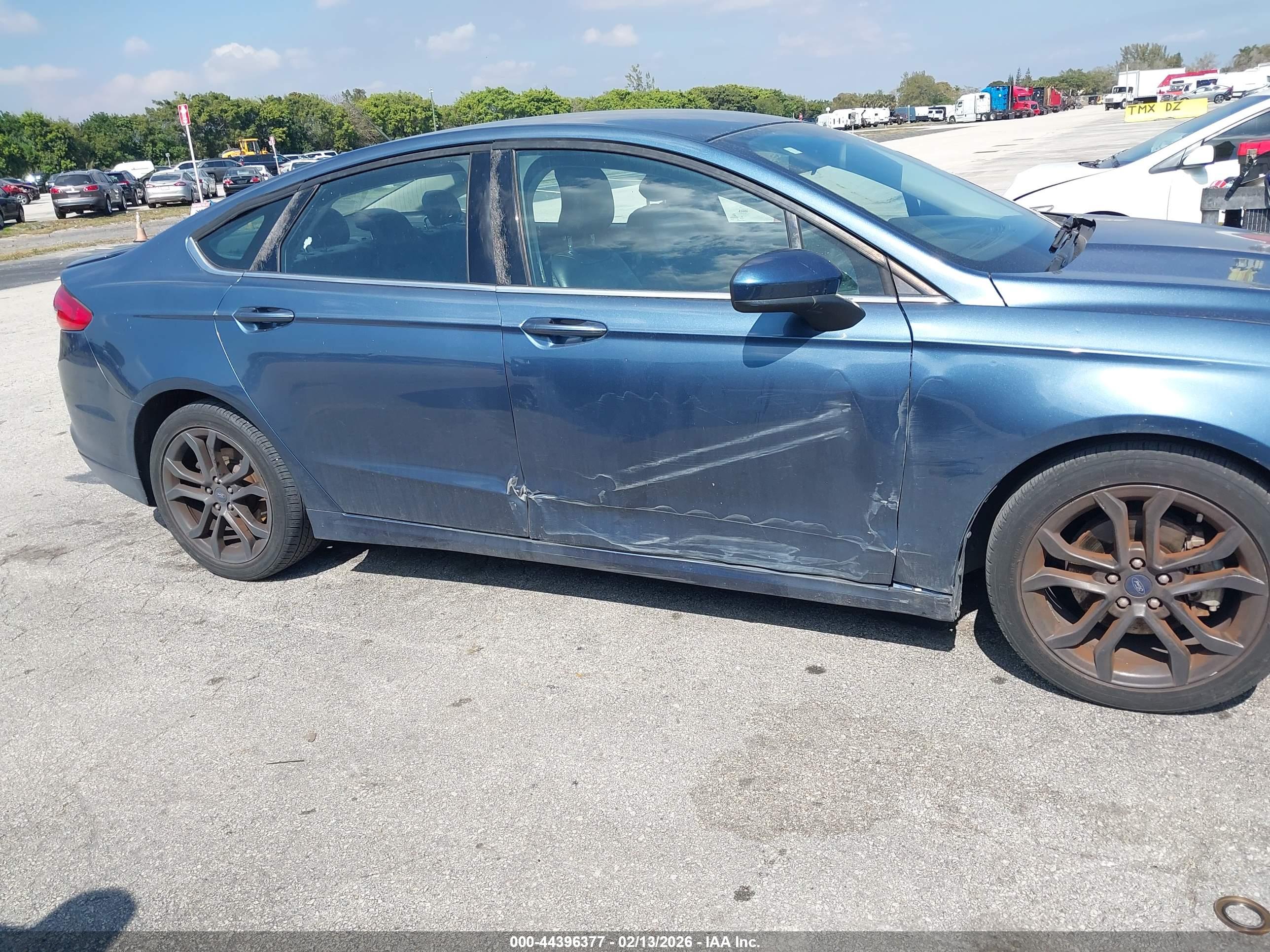 FORD FUSION image 6