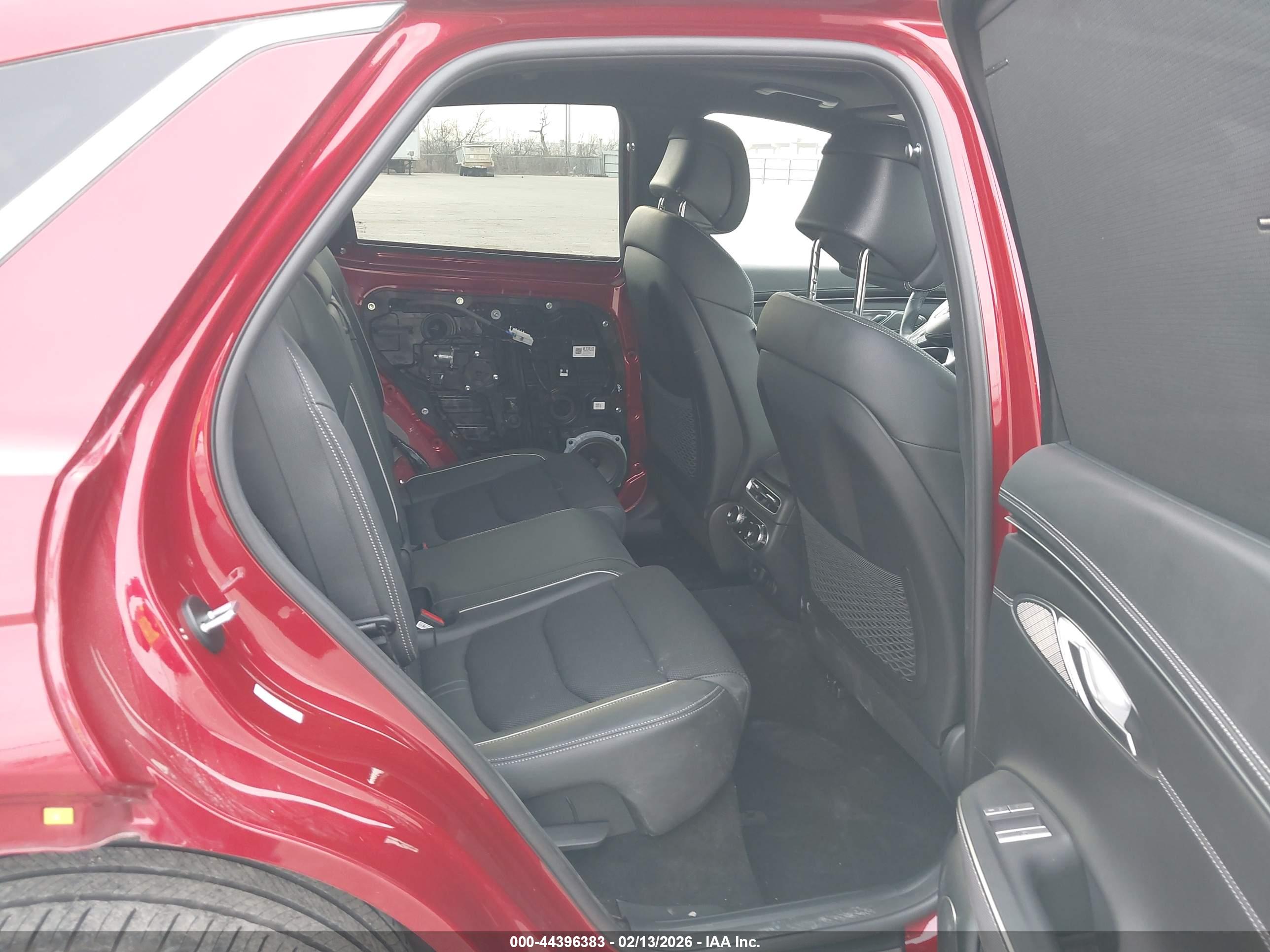 GENESIS GV70 image 8