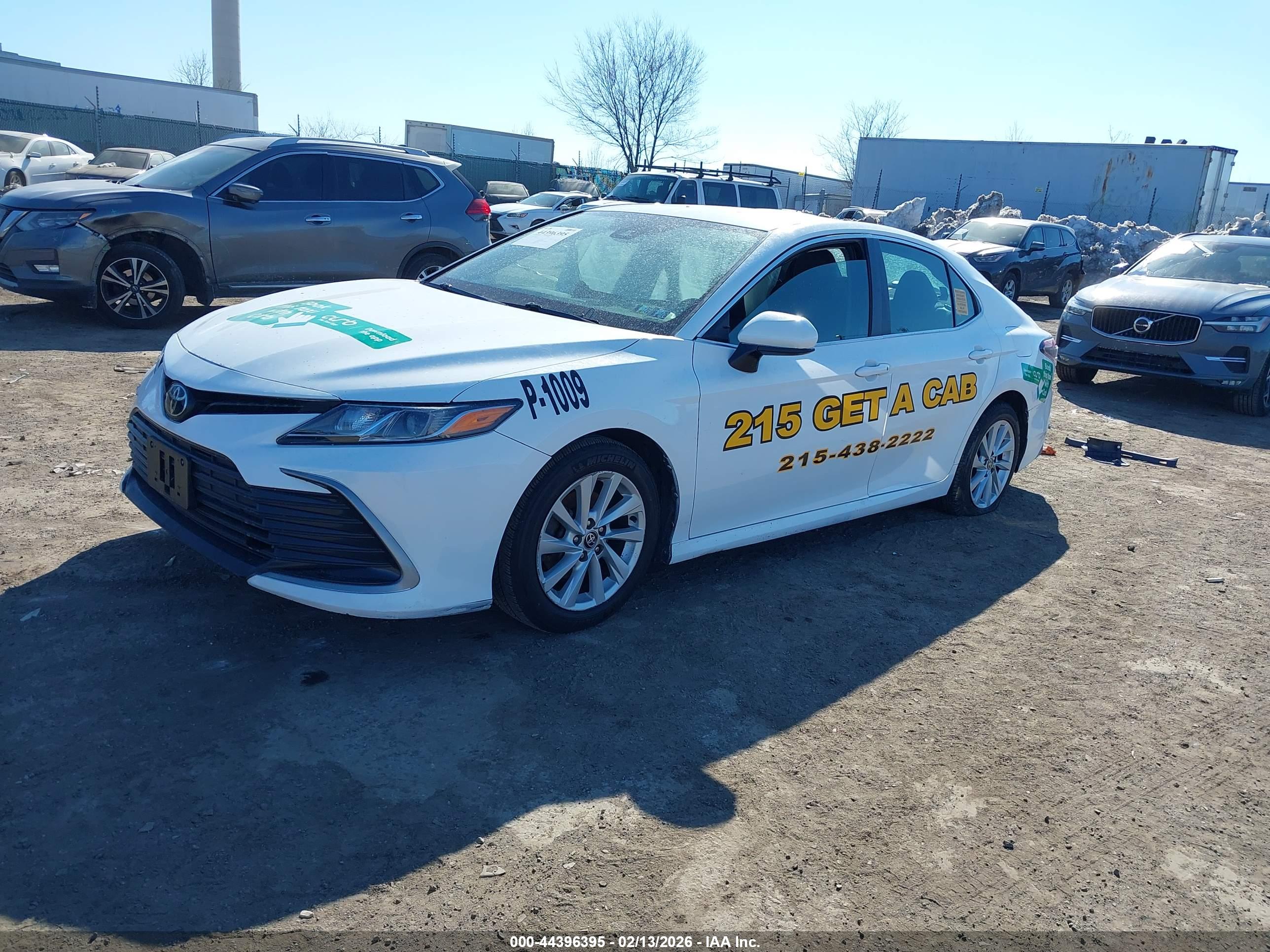 TOYOTA CAMRY image 2