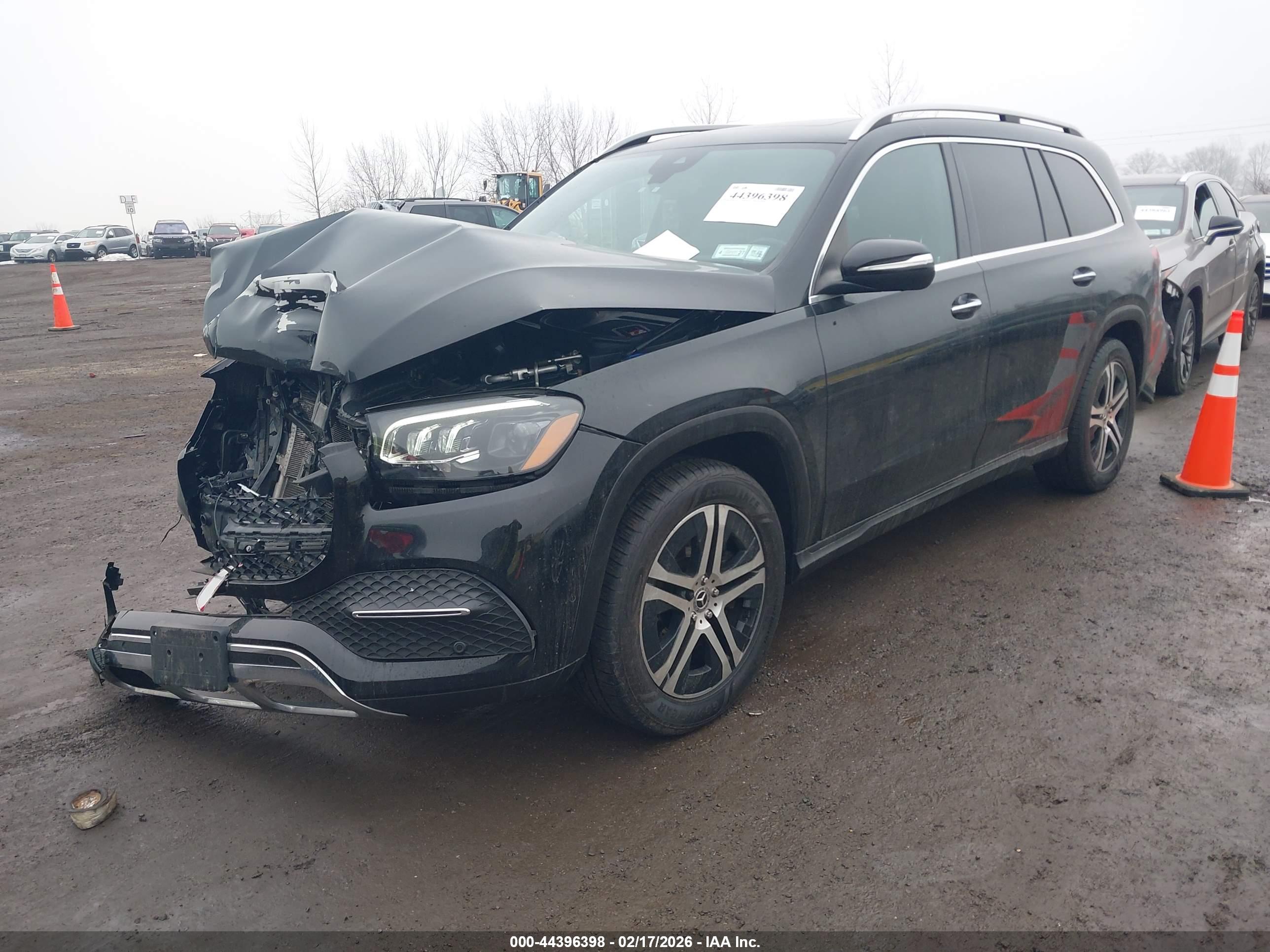 MERCEDES-BENZ GLS image 2