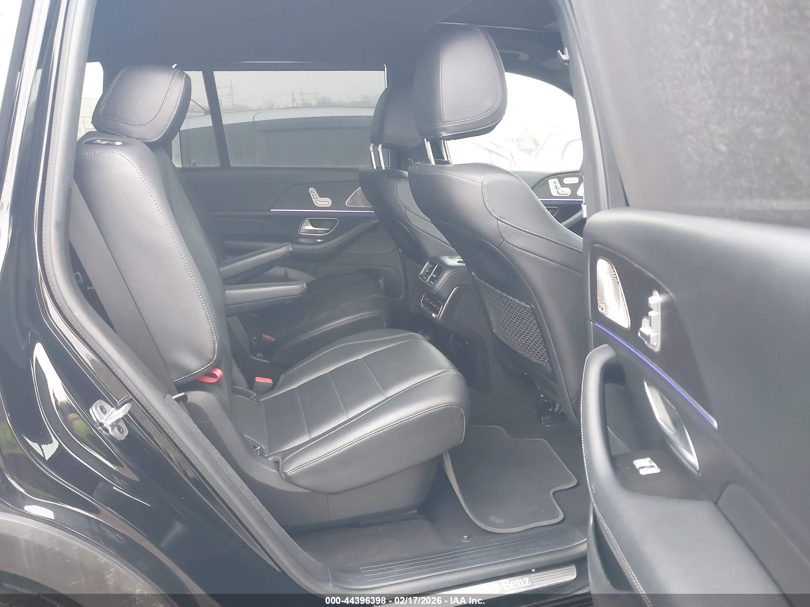 MERCEDES-BENZ GLS image 8