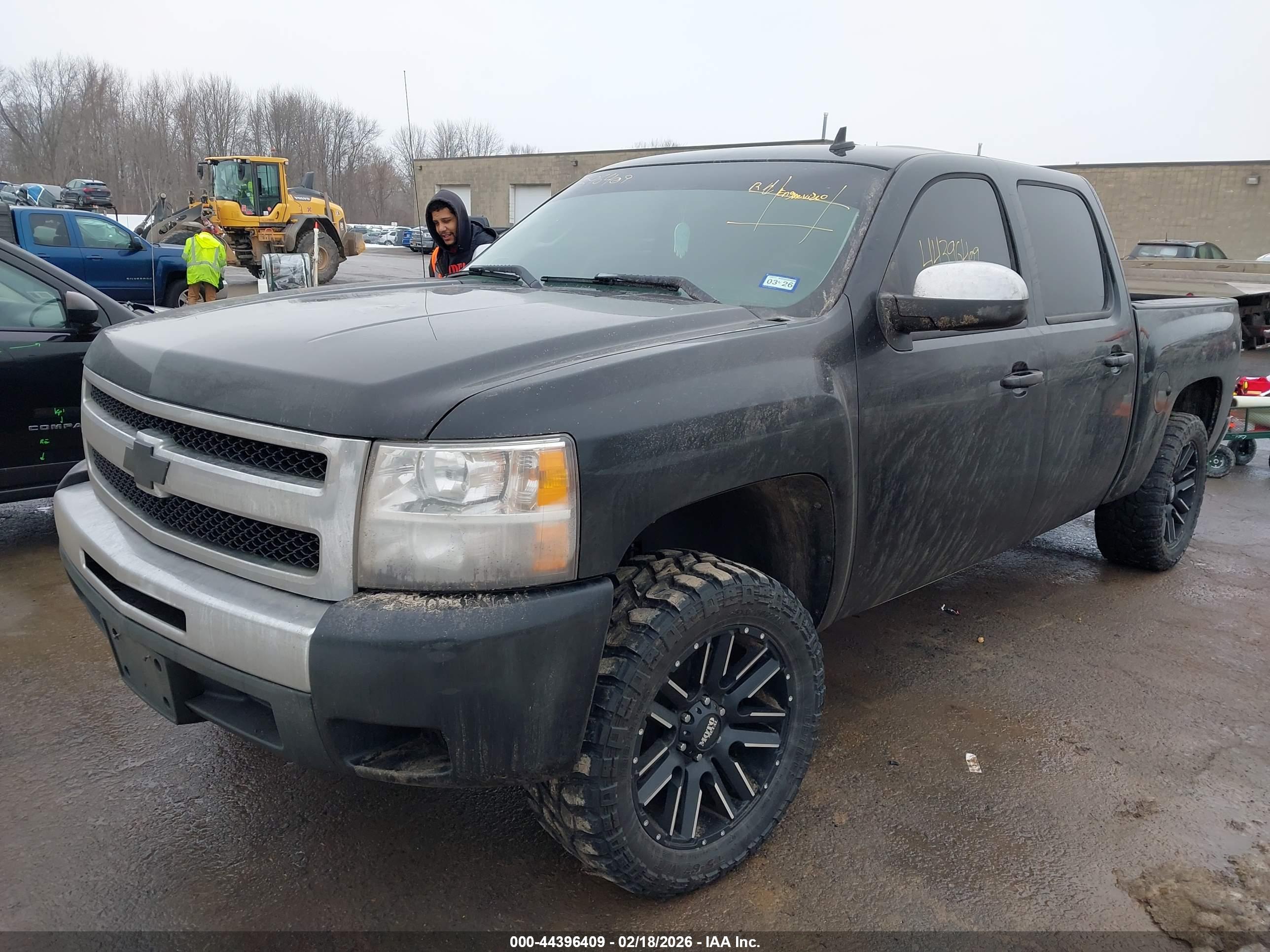 CHEVROLET SILVERADO image 2