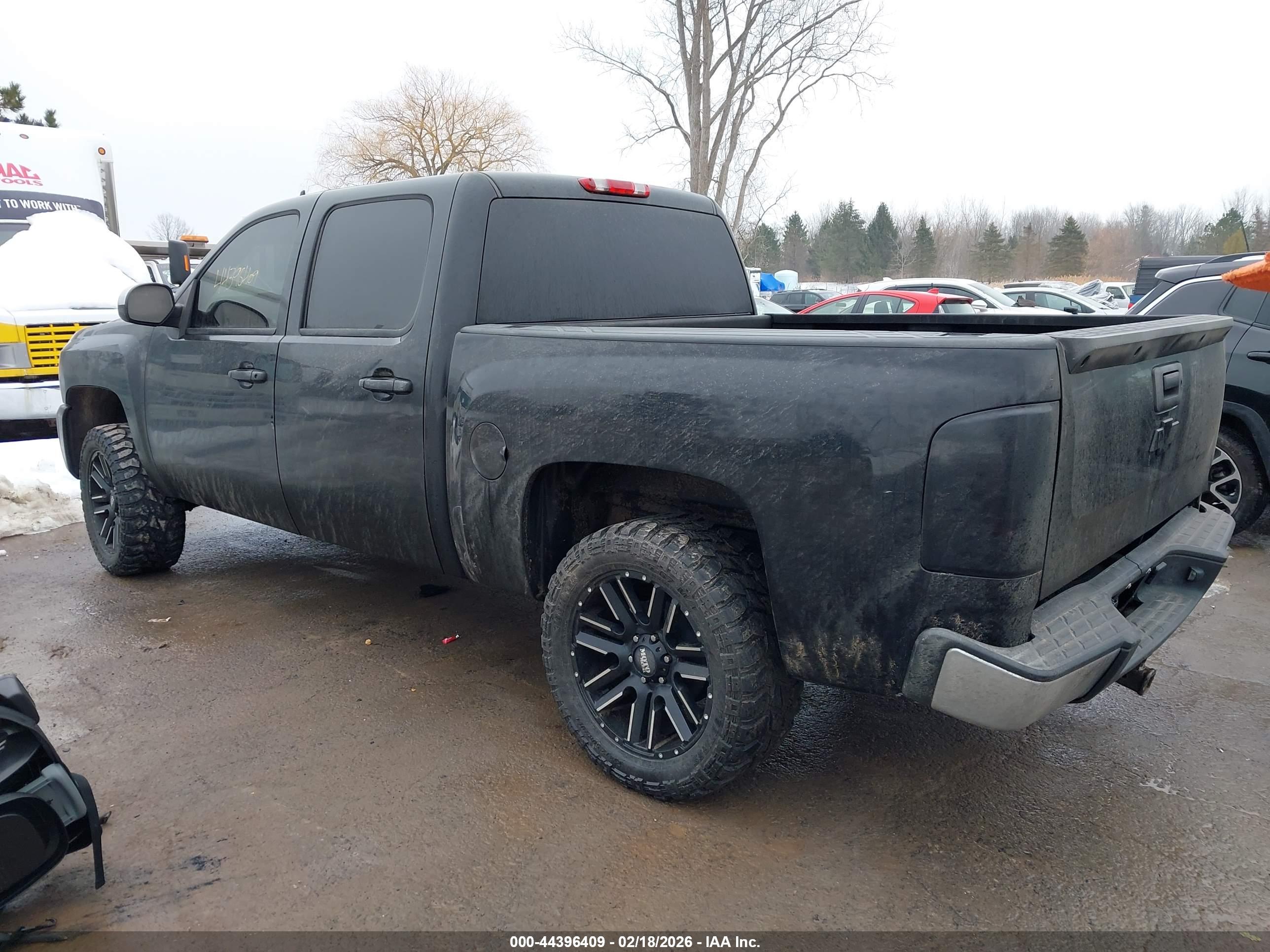 CHEVROLET SILVERADO image 3