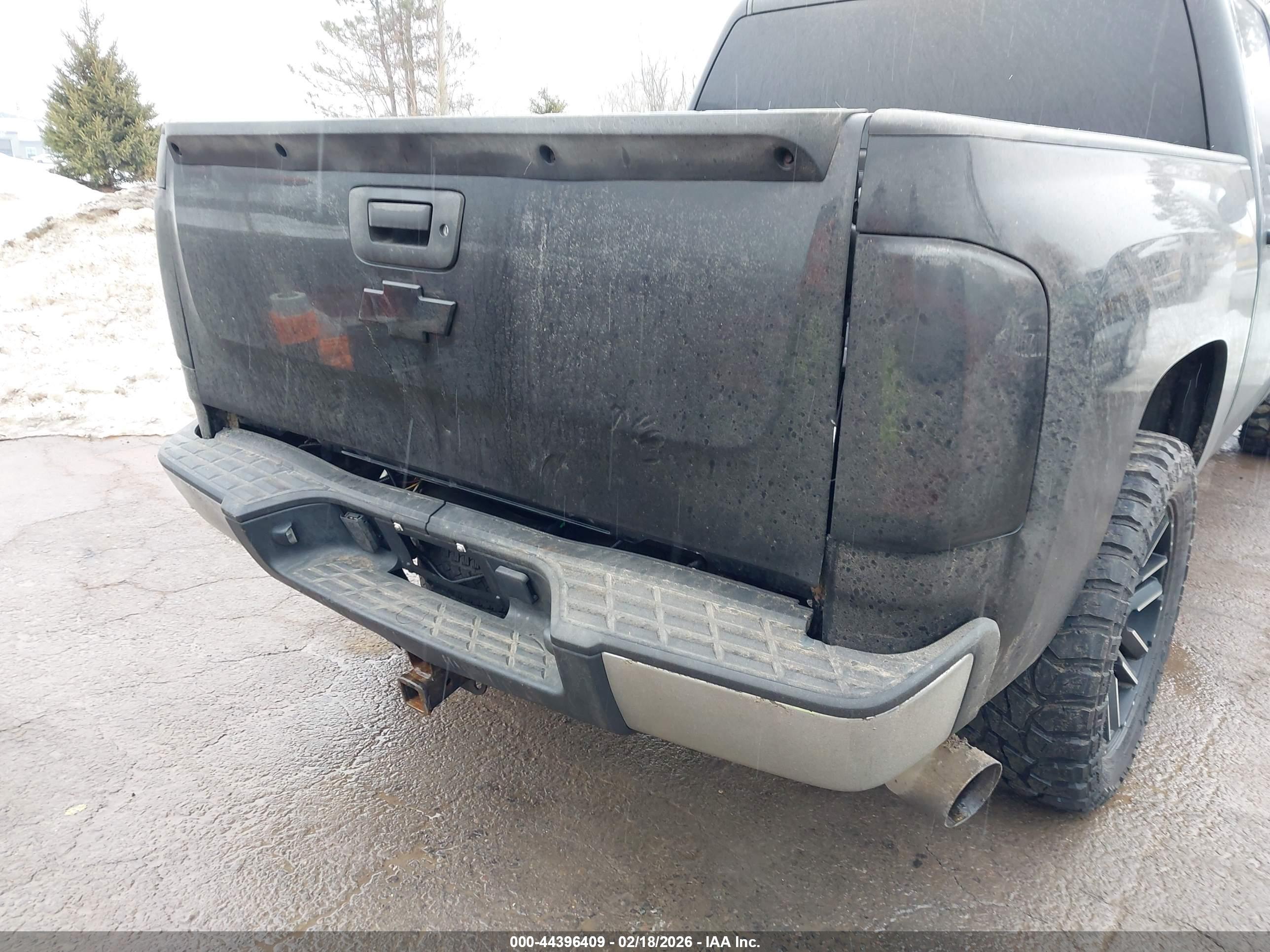 CHEVROLET SILVERADO image 6
