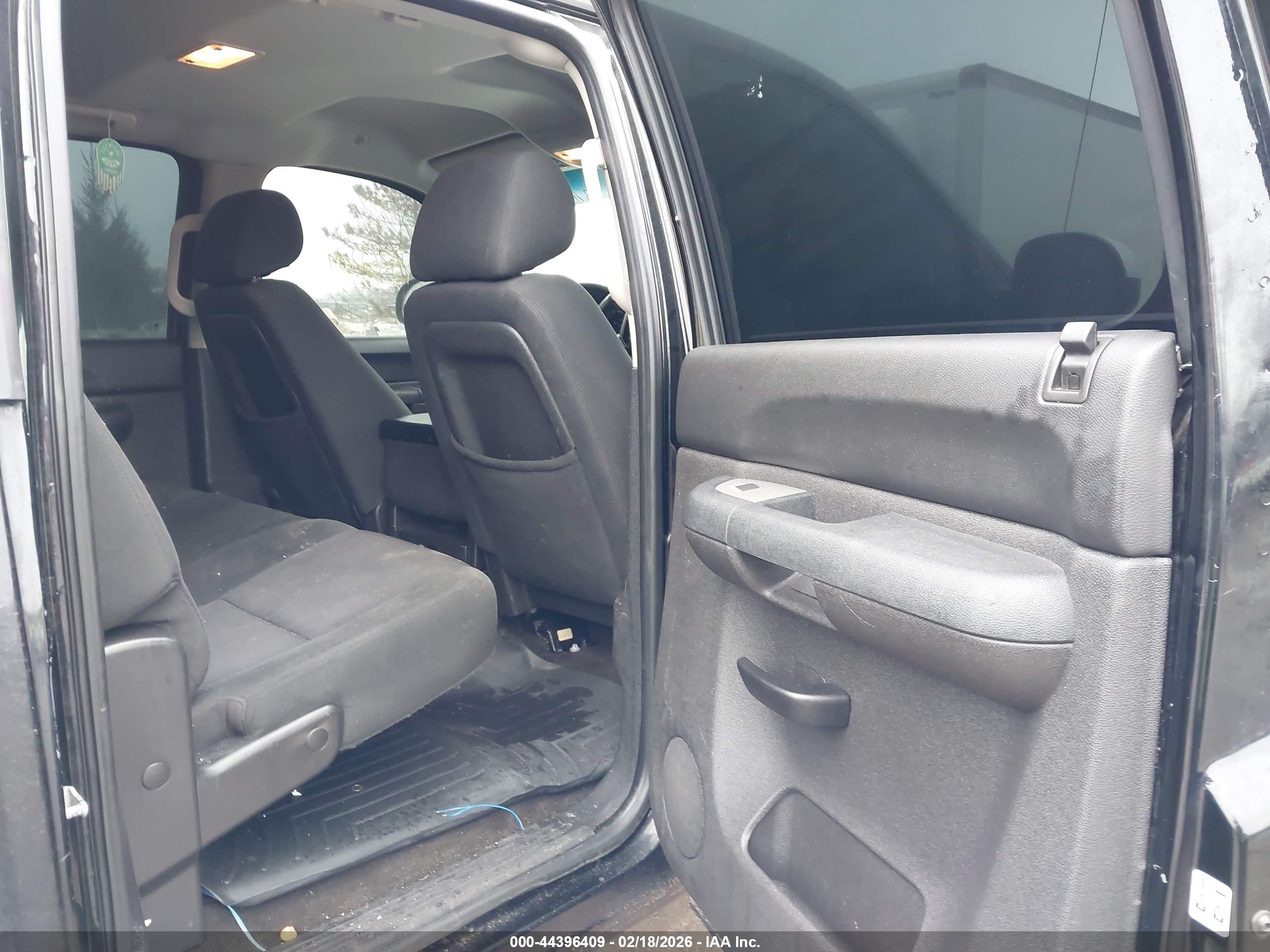 CHEVROLET SILVERADO image 8