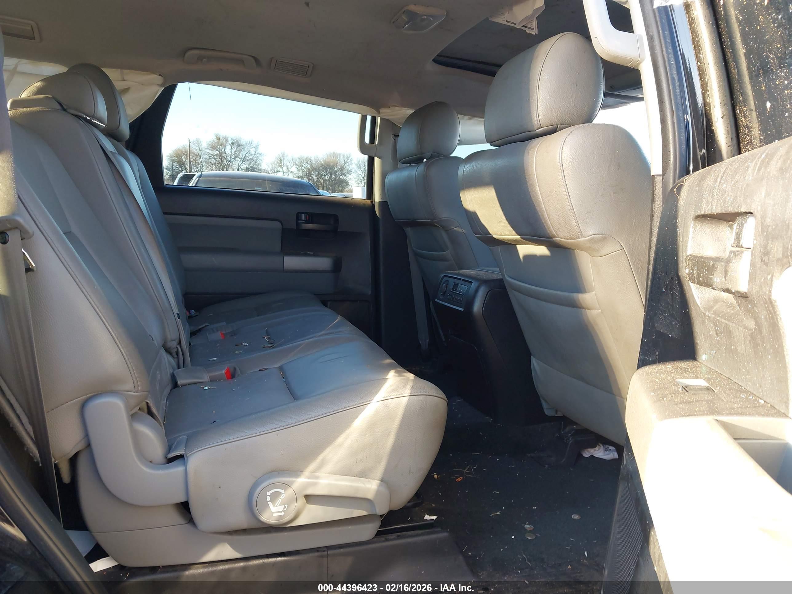 TOYOTA SEQUOIA image 8