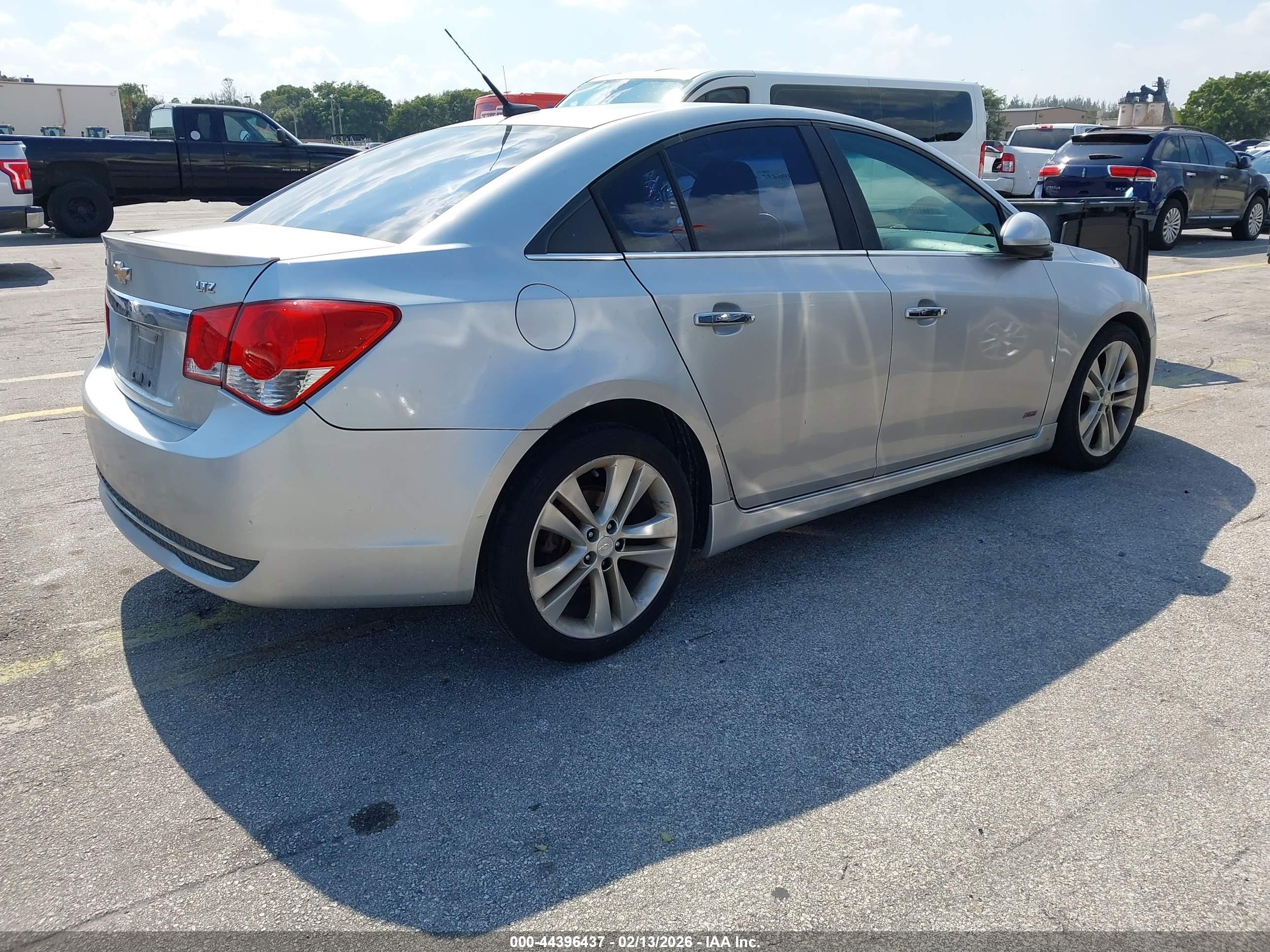 CHEVROLET CRUZE image 4