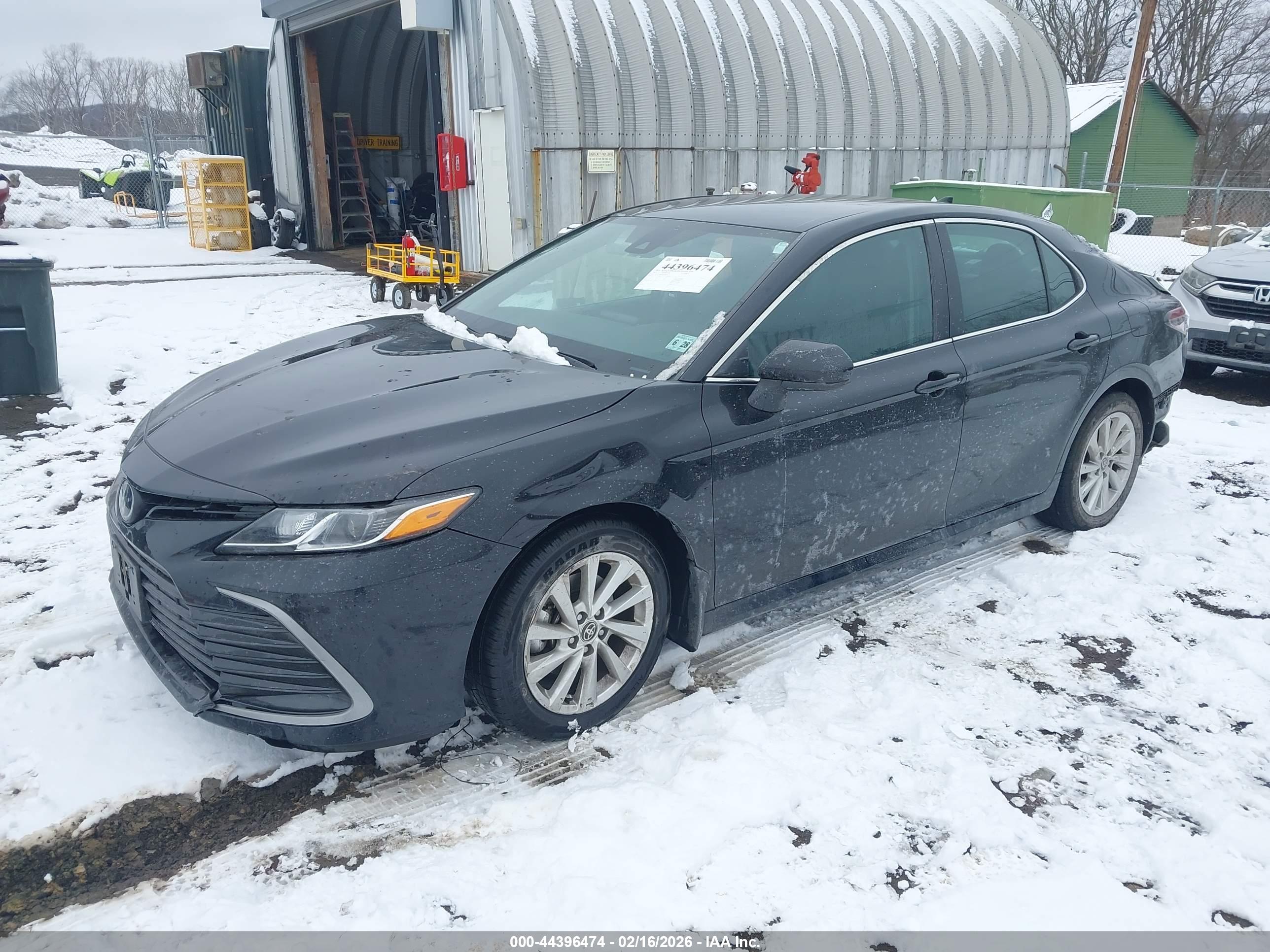 TOYOTA CAMRY image 2