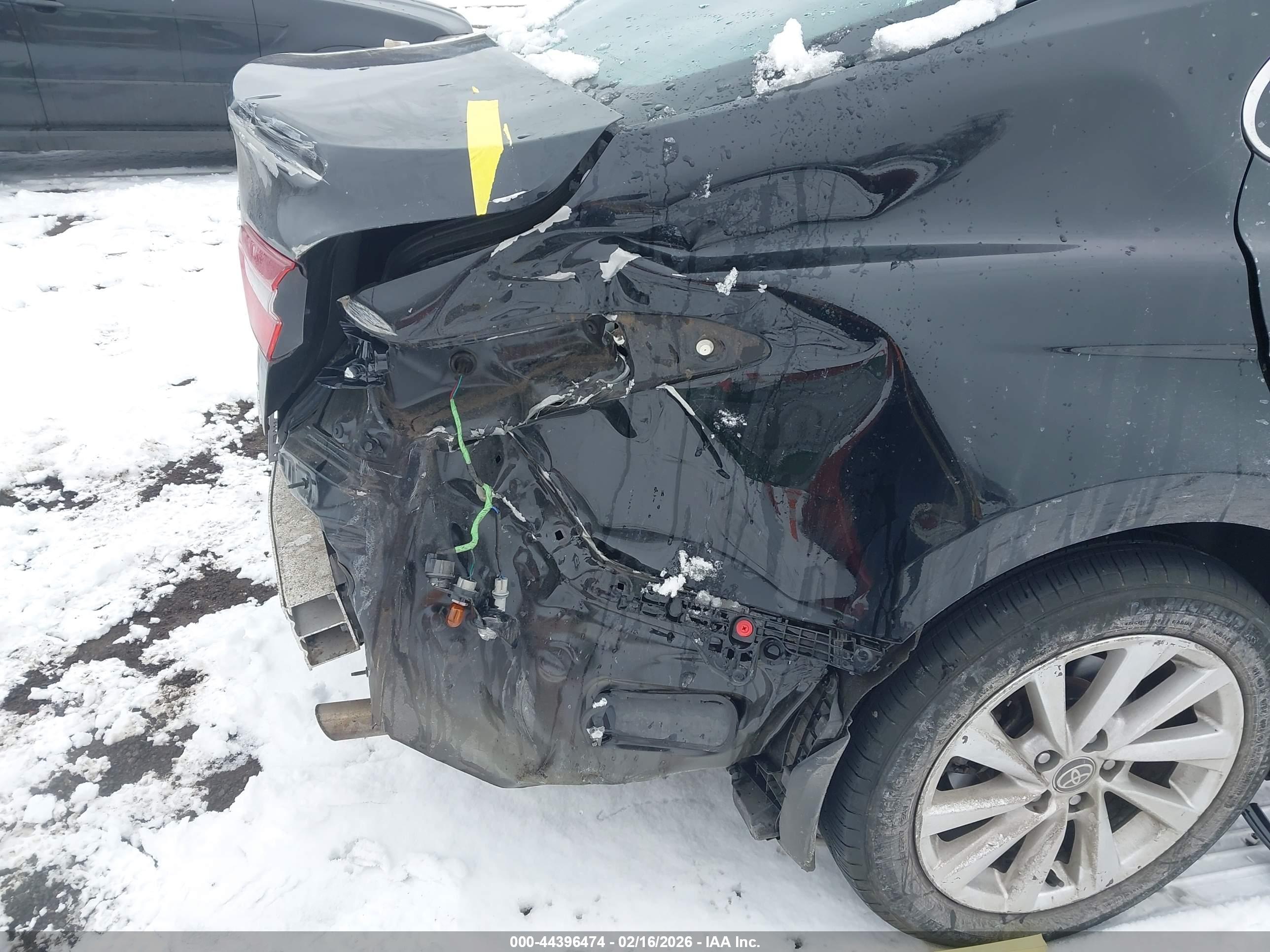 TOYOTA CAMRY image 6