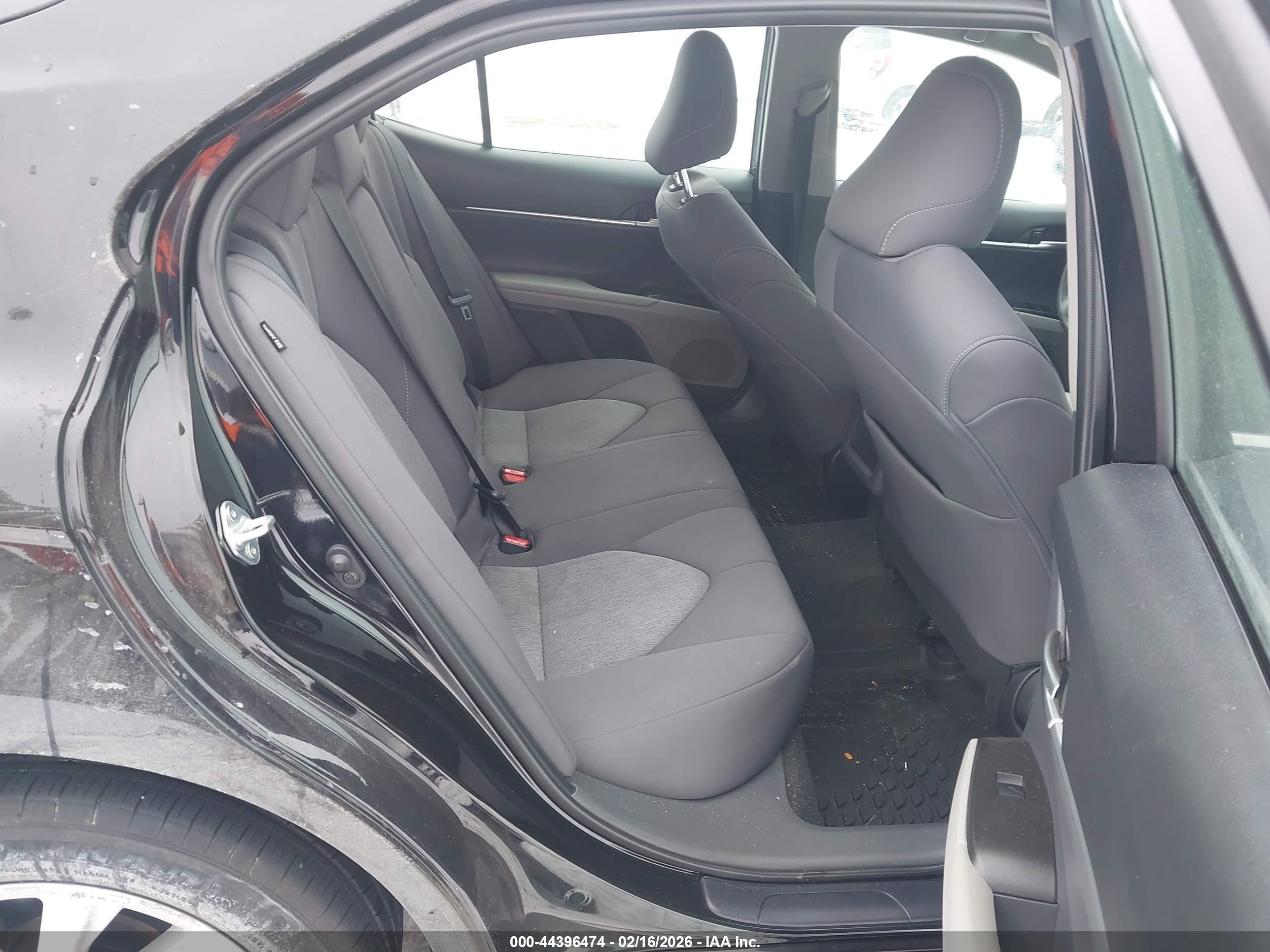 TOYOTA CAMRY image 8