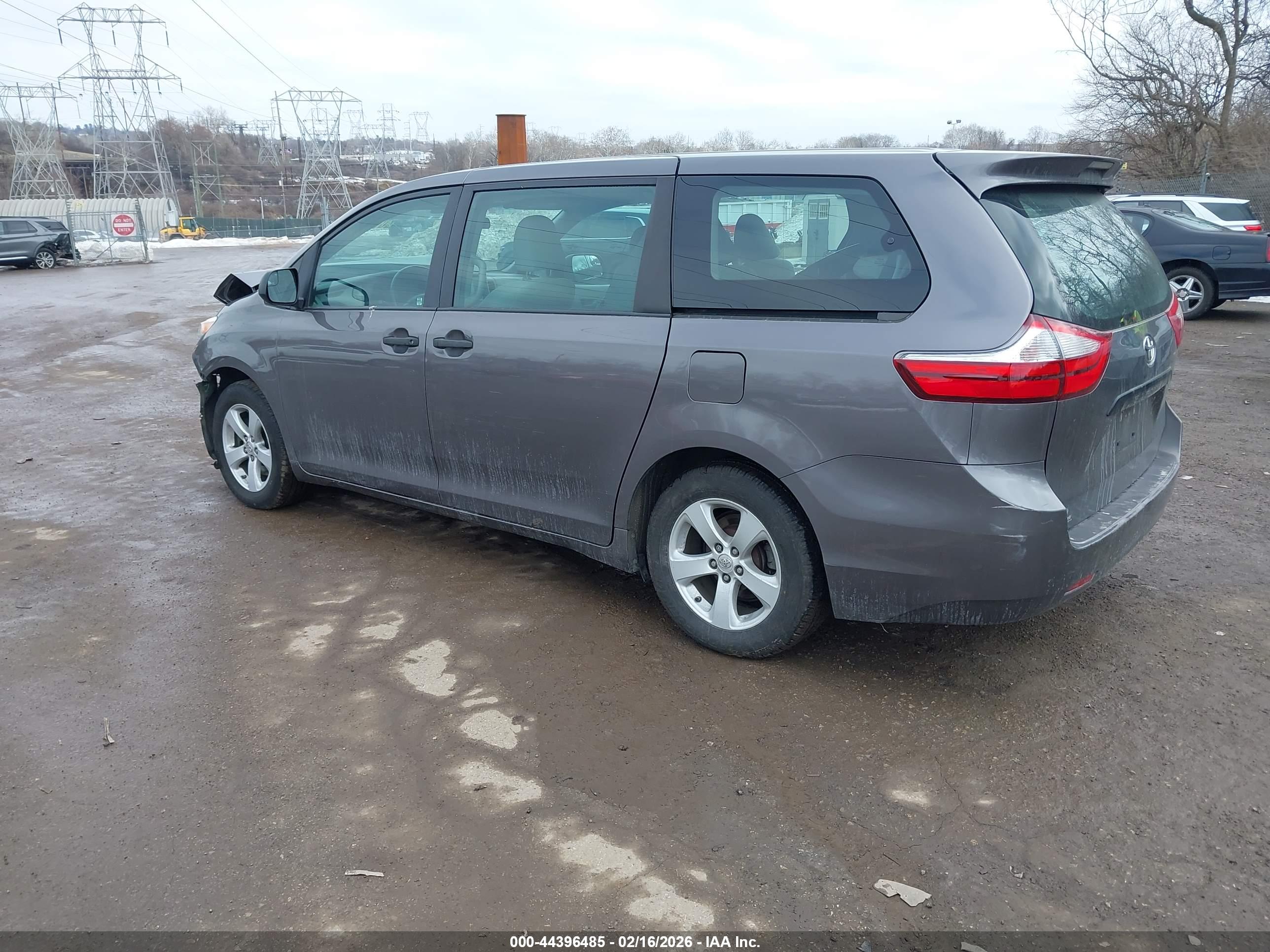 TOYOTA SIENNA image 3