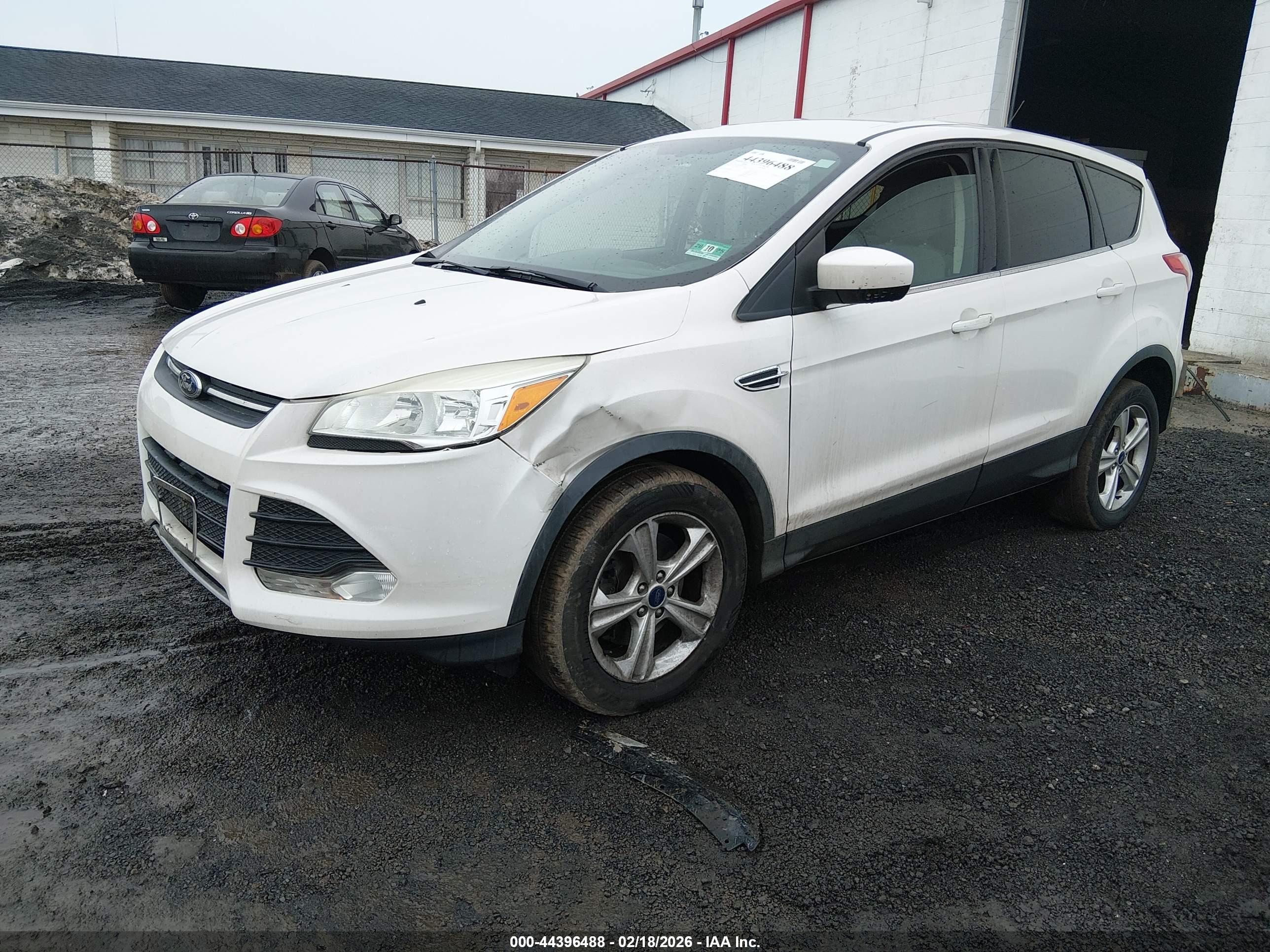FORD ESCAPE image 2
