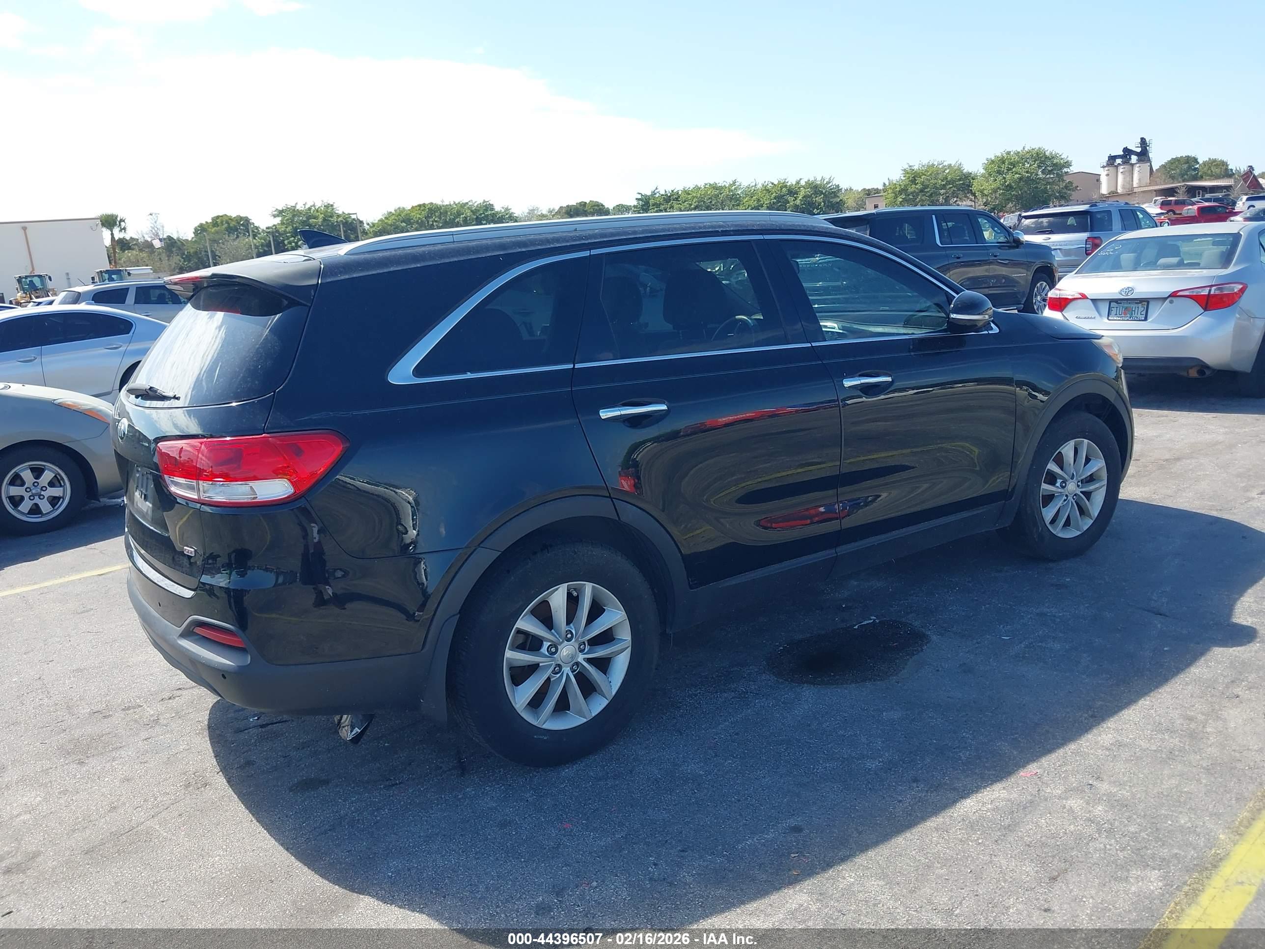 KIA SORENTO image 4