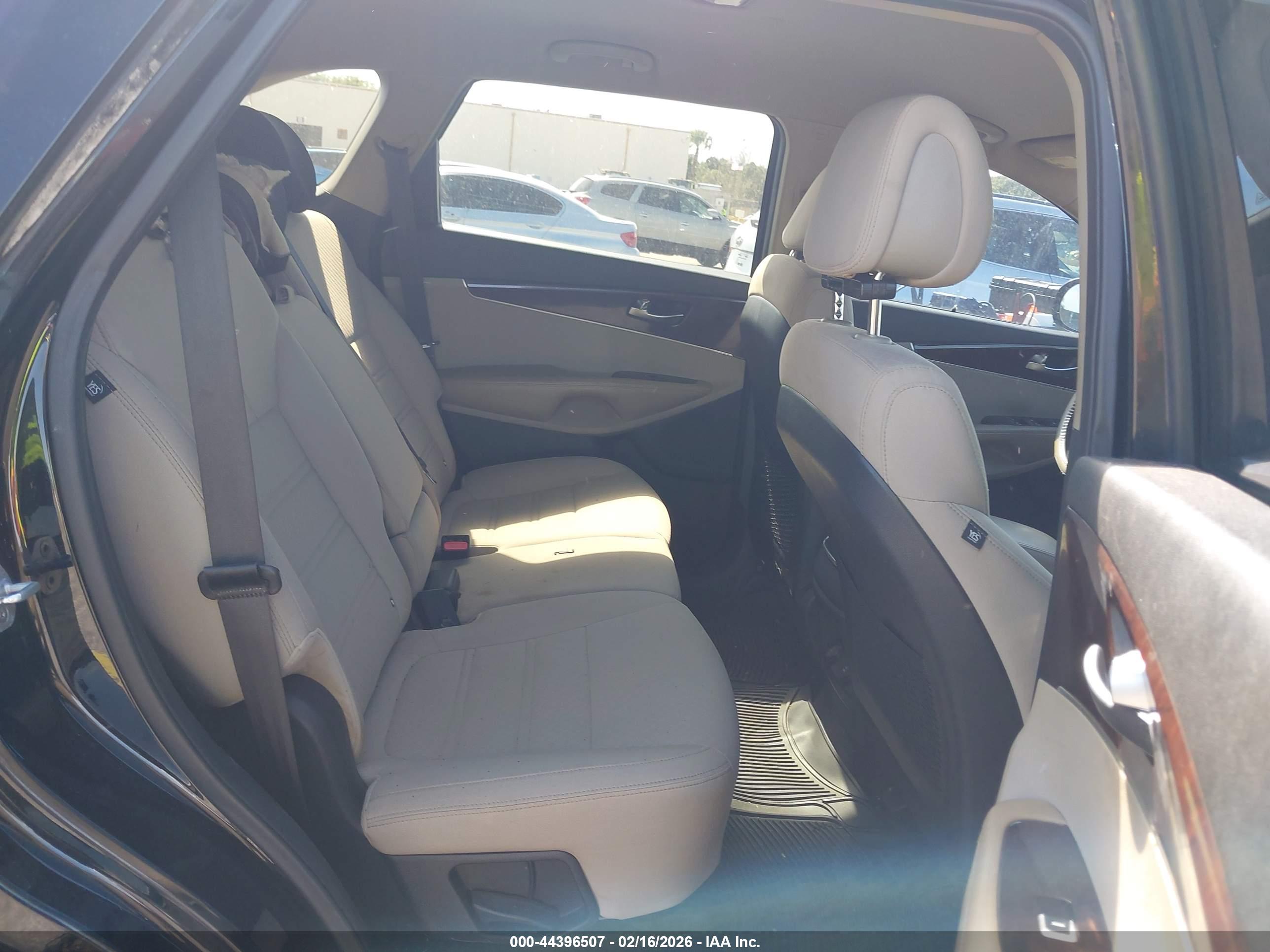 KIA SORENTO image 8