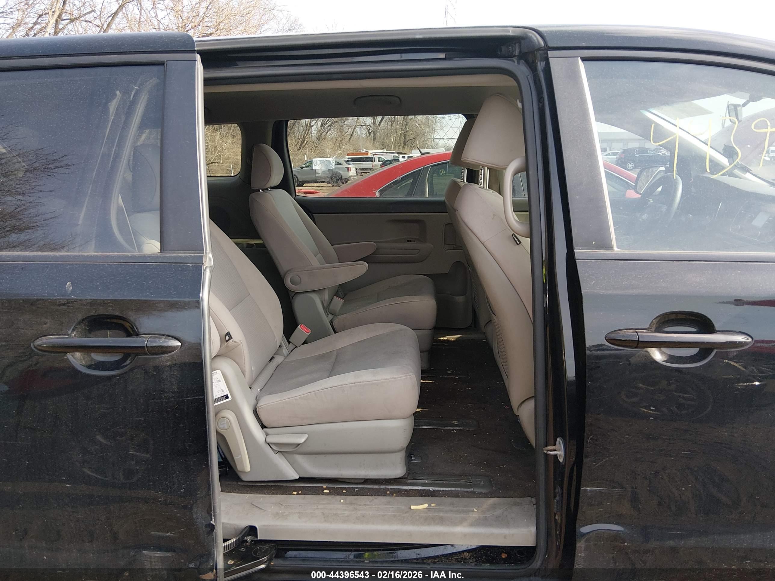 KIA SEDONA image 8