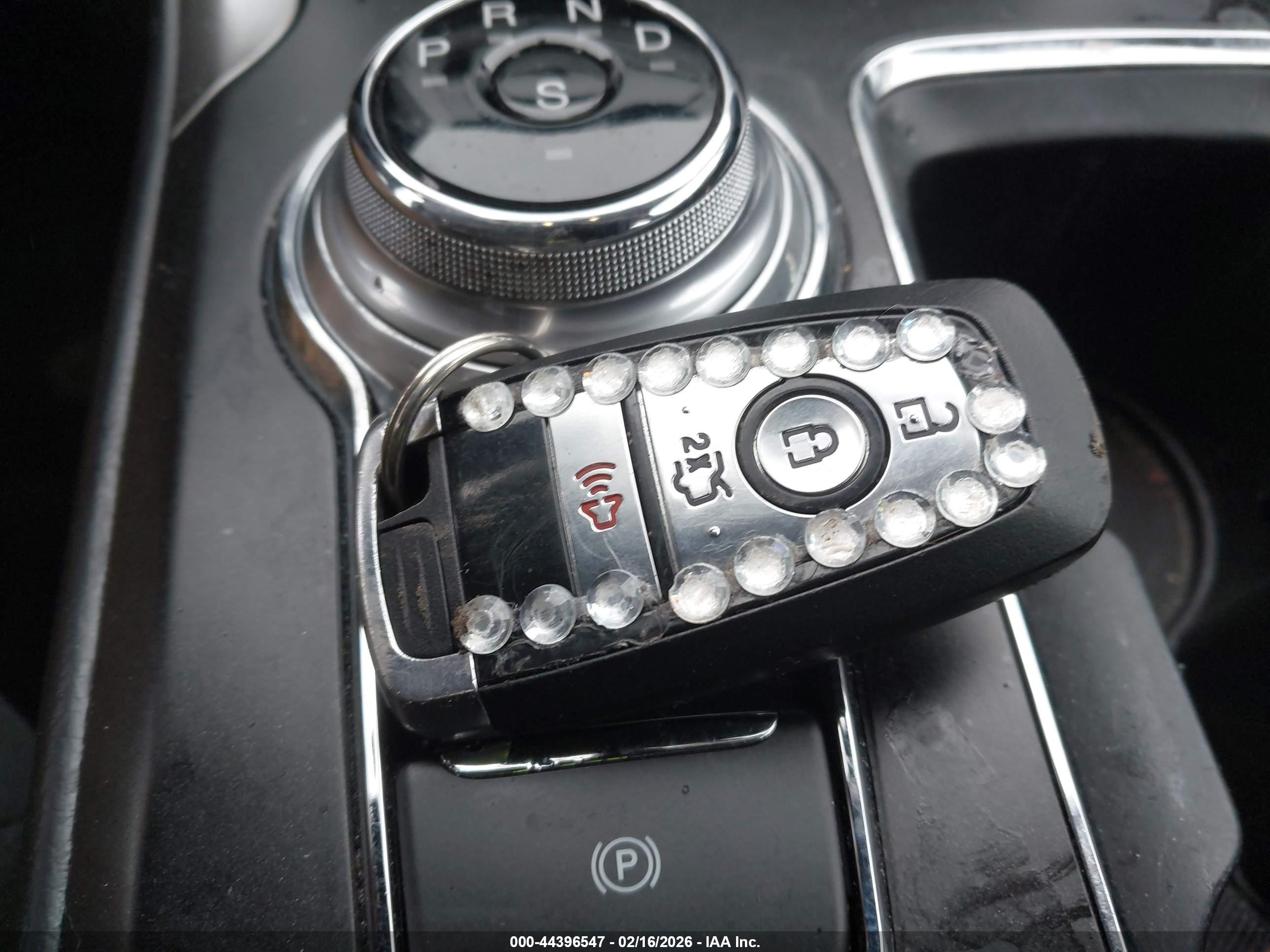 FORD FUSION image 11
