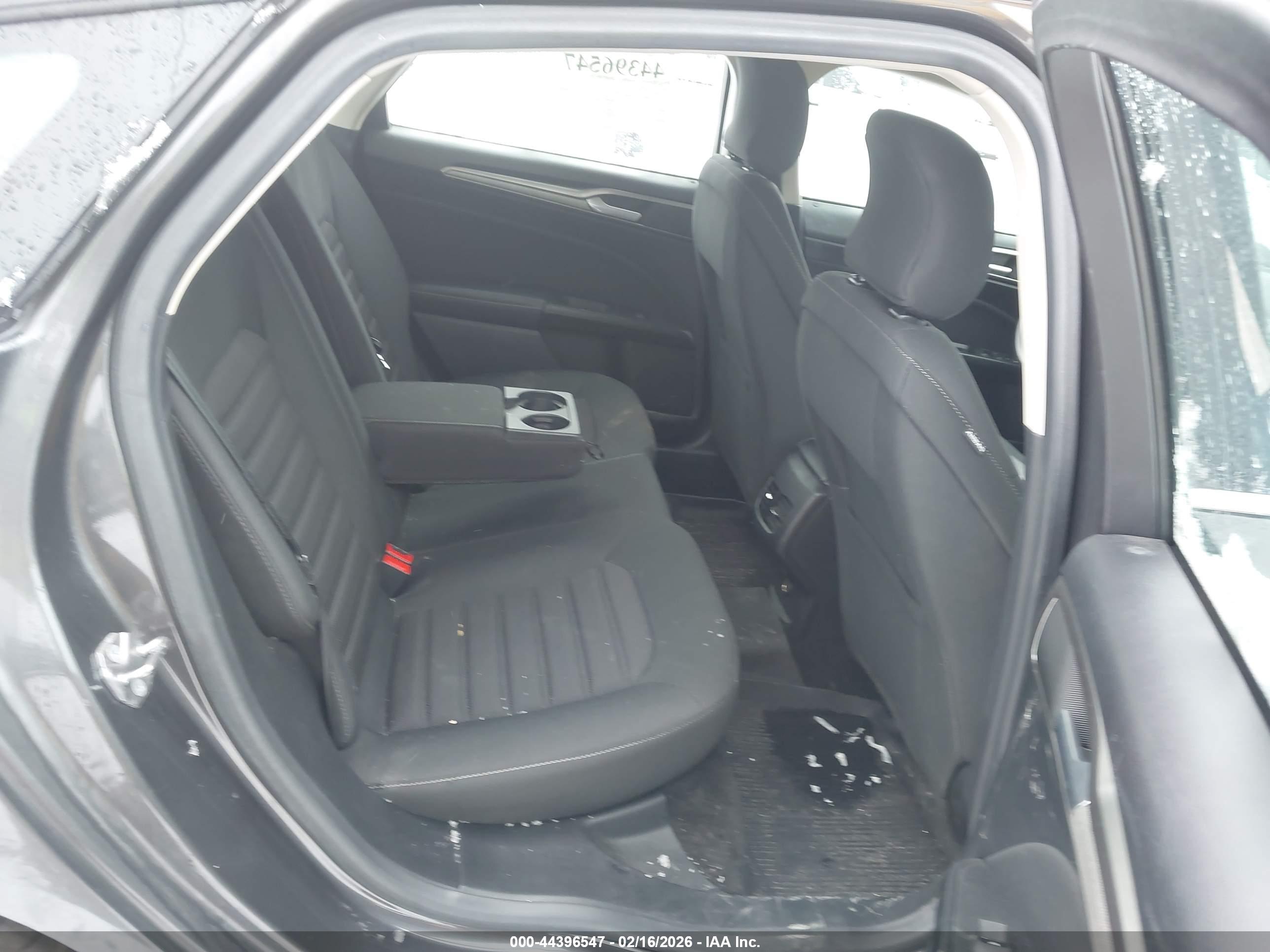 FORD FUSION image 8