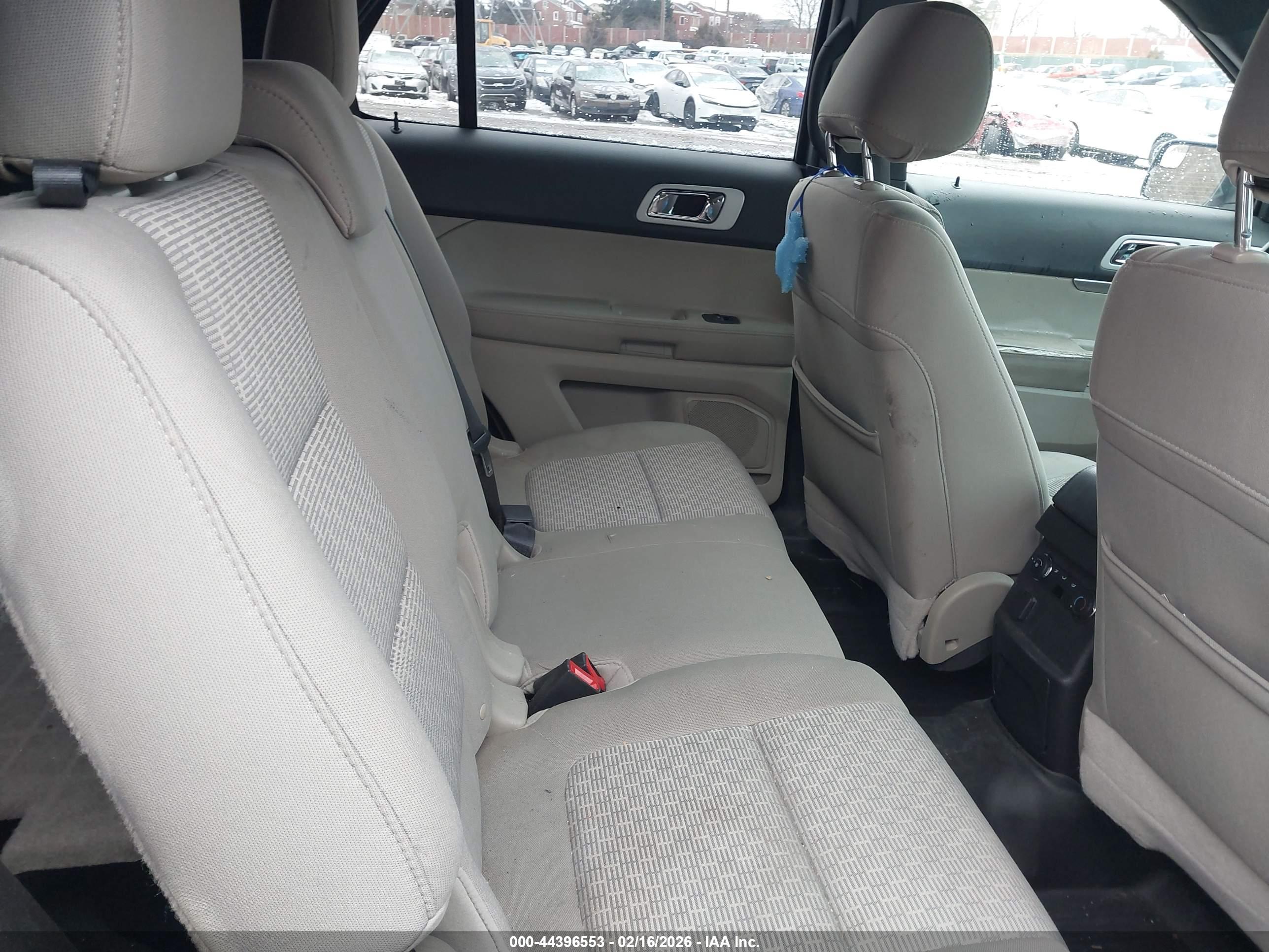 FORD EXPLORER image 8