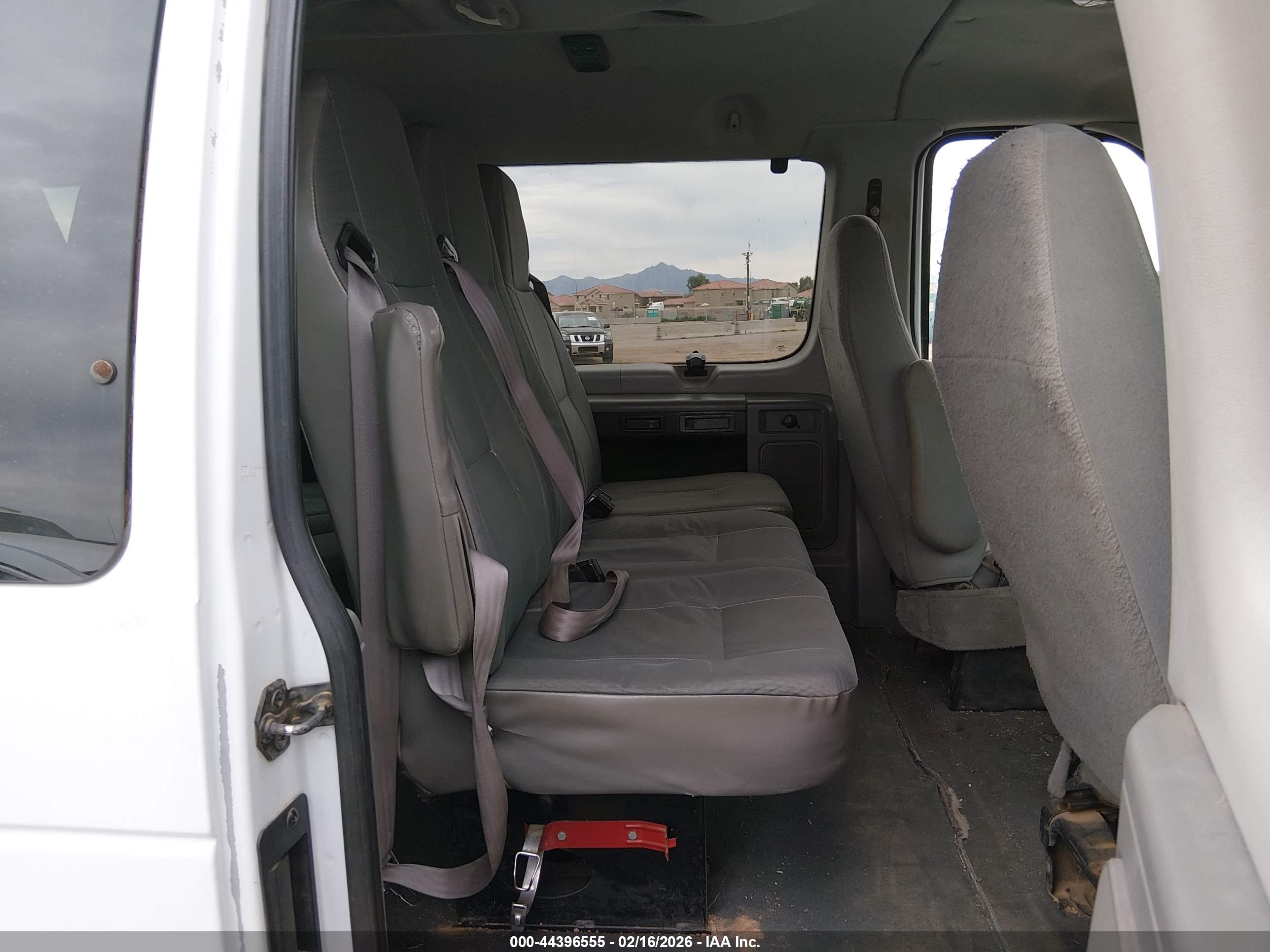 FORD E-350 image 8