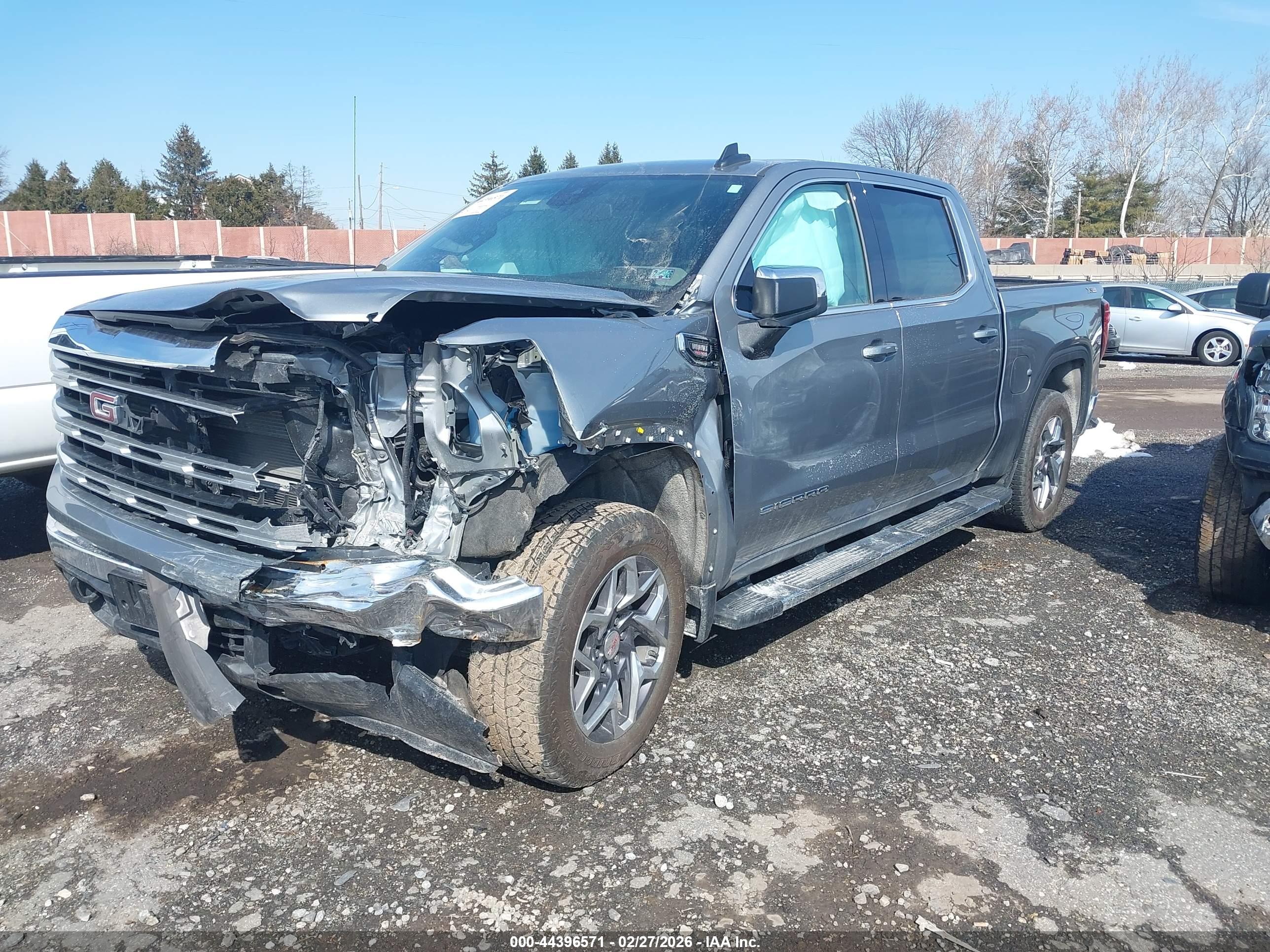GMC SIERRA image 2