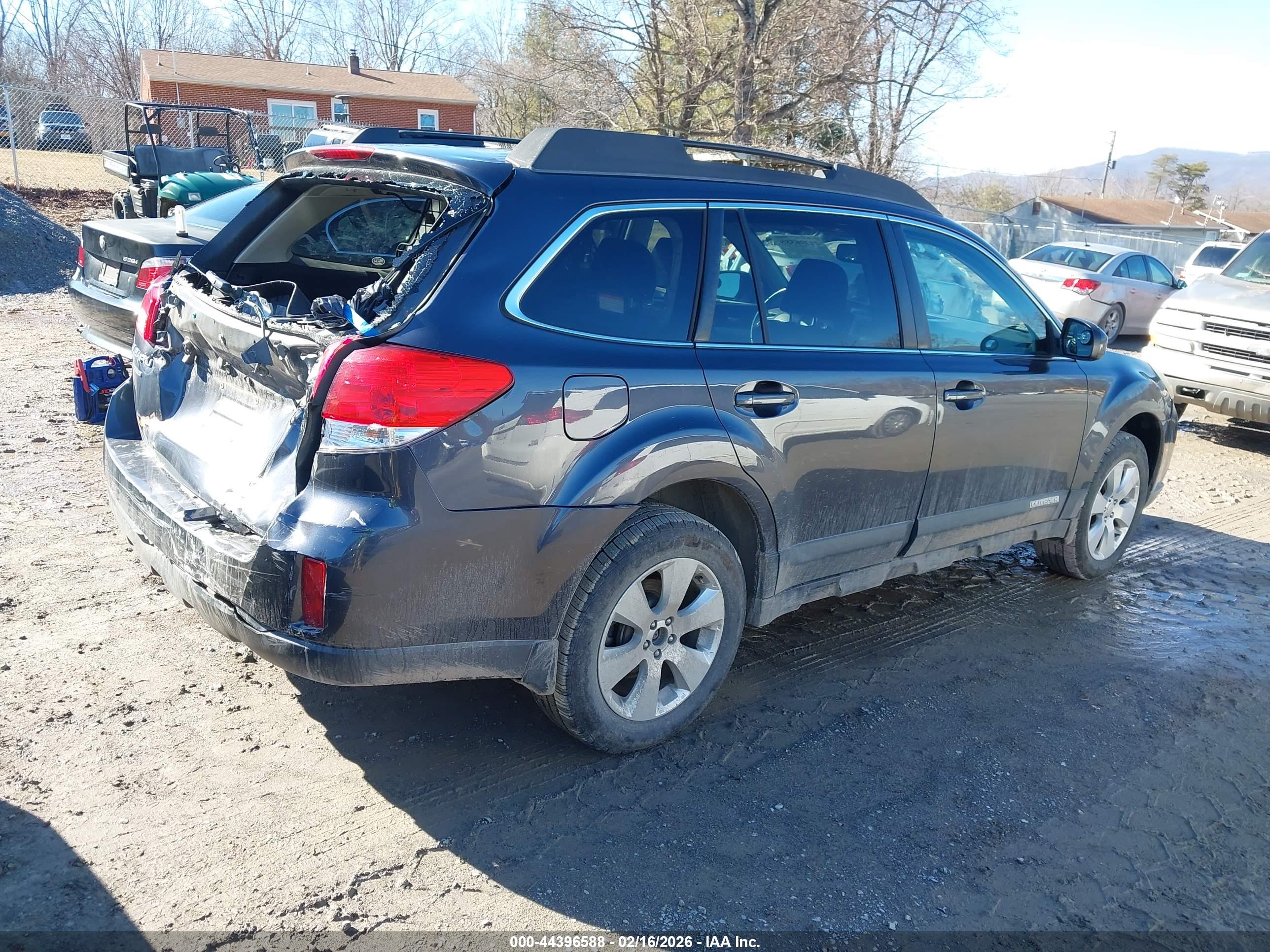 SUBARU OUTBACK image 4