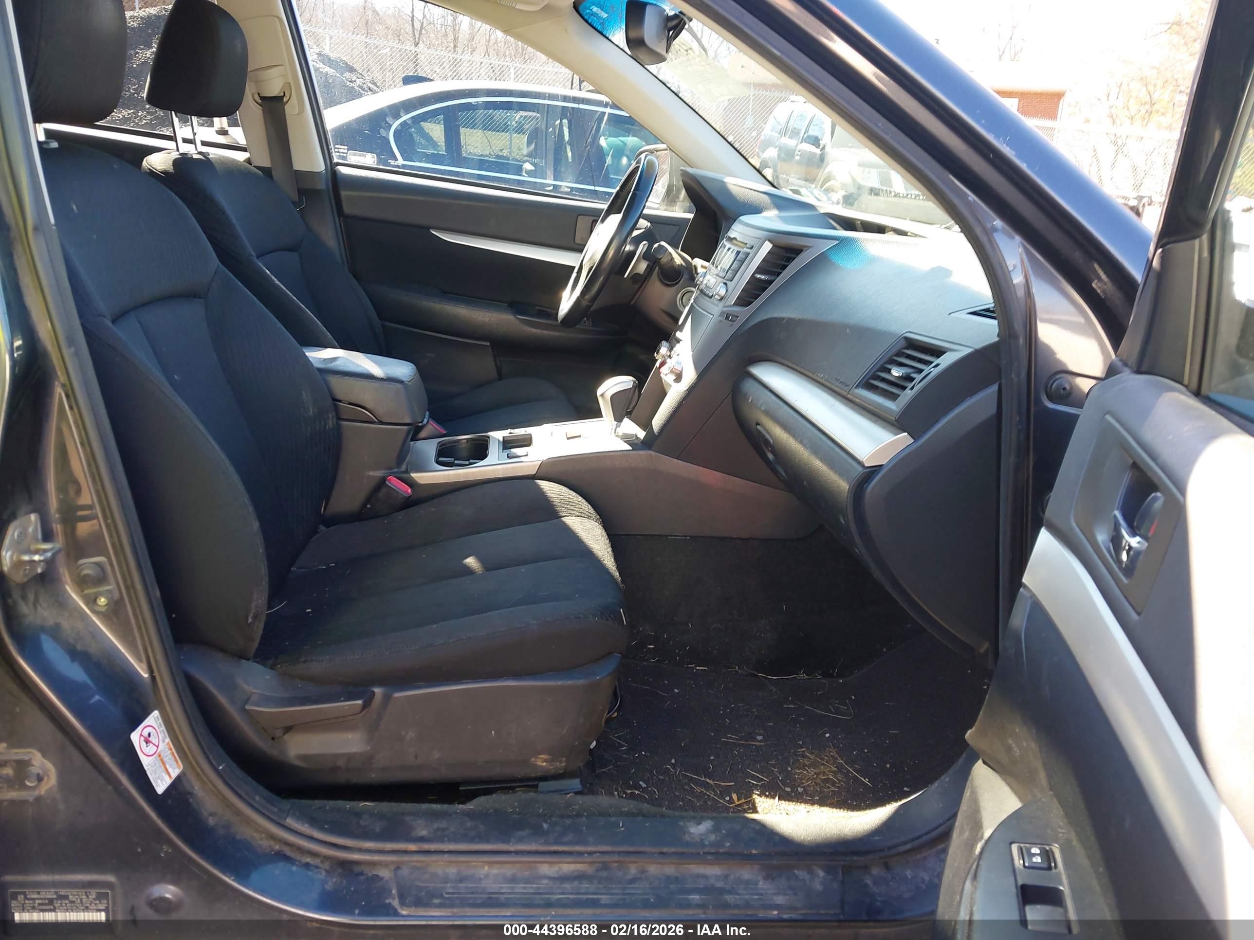 SUBARU OUTBACK image 5