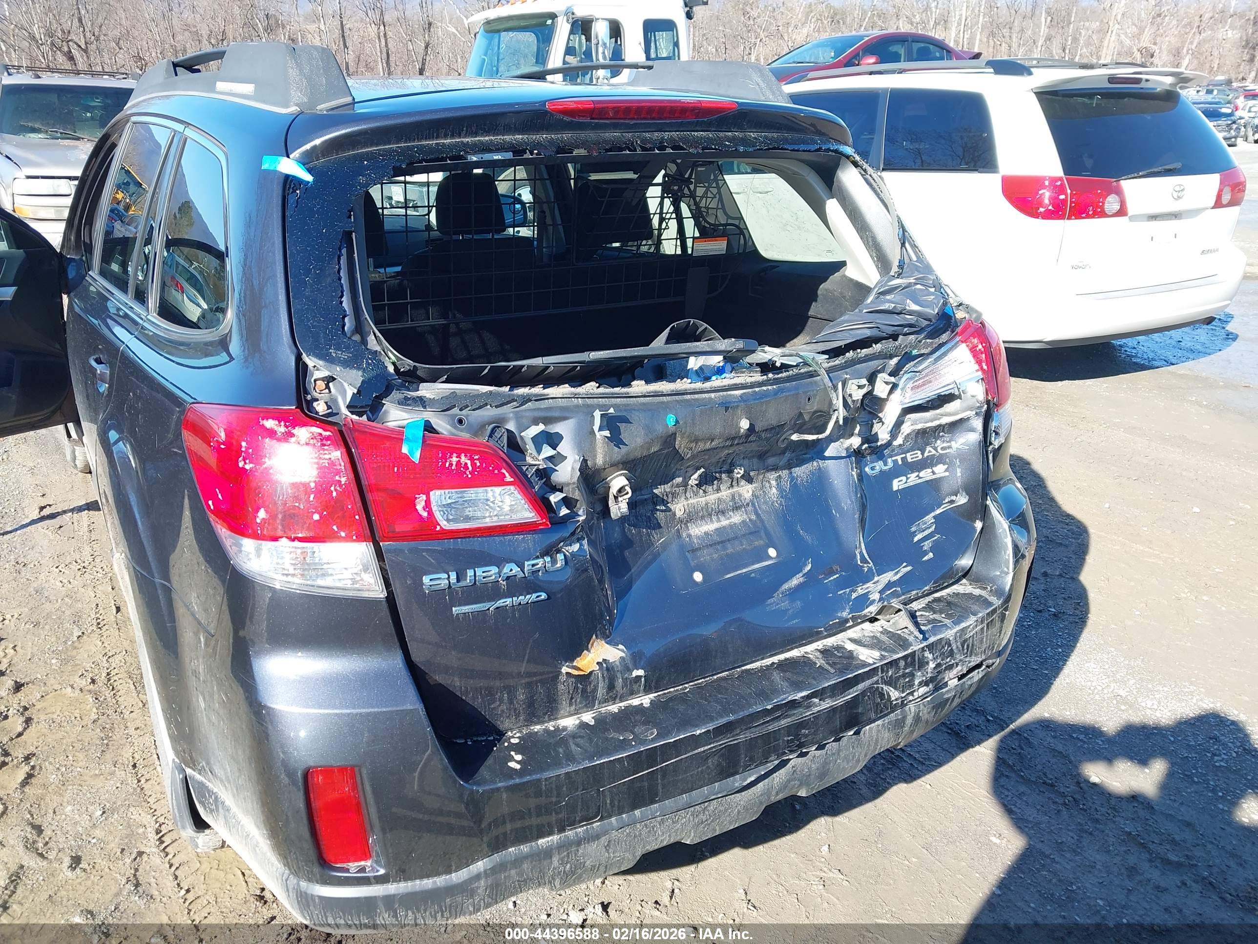 SUBARU OUTBACK image 6