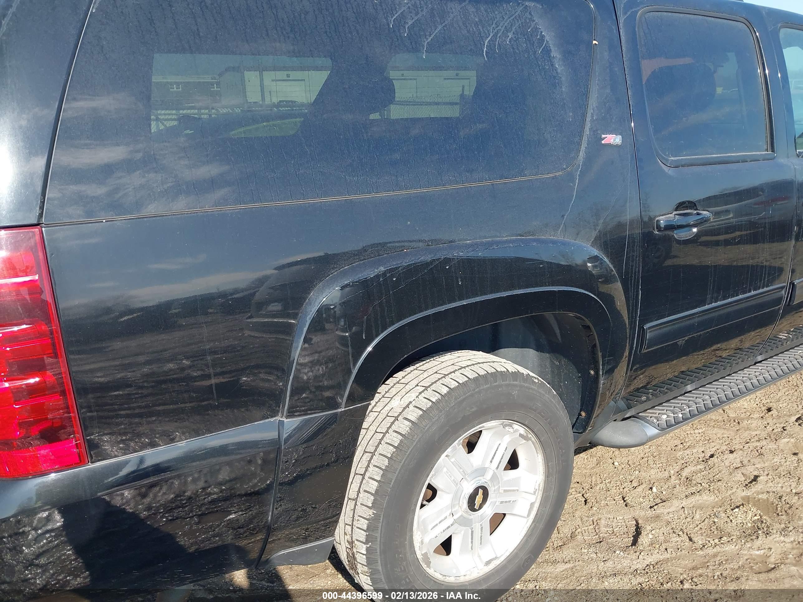 CHEVROLET SUBURBAN image 6