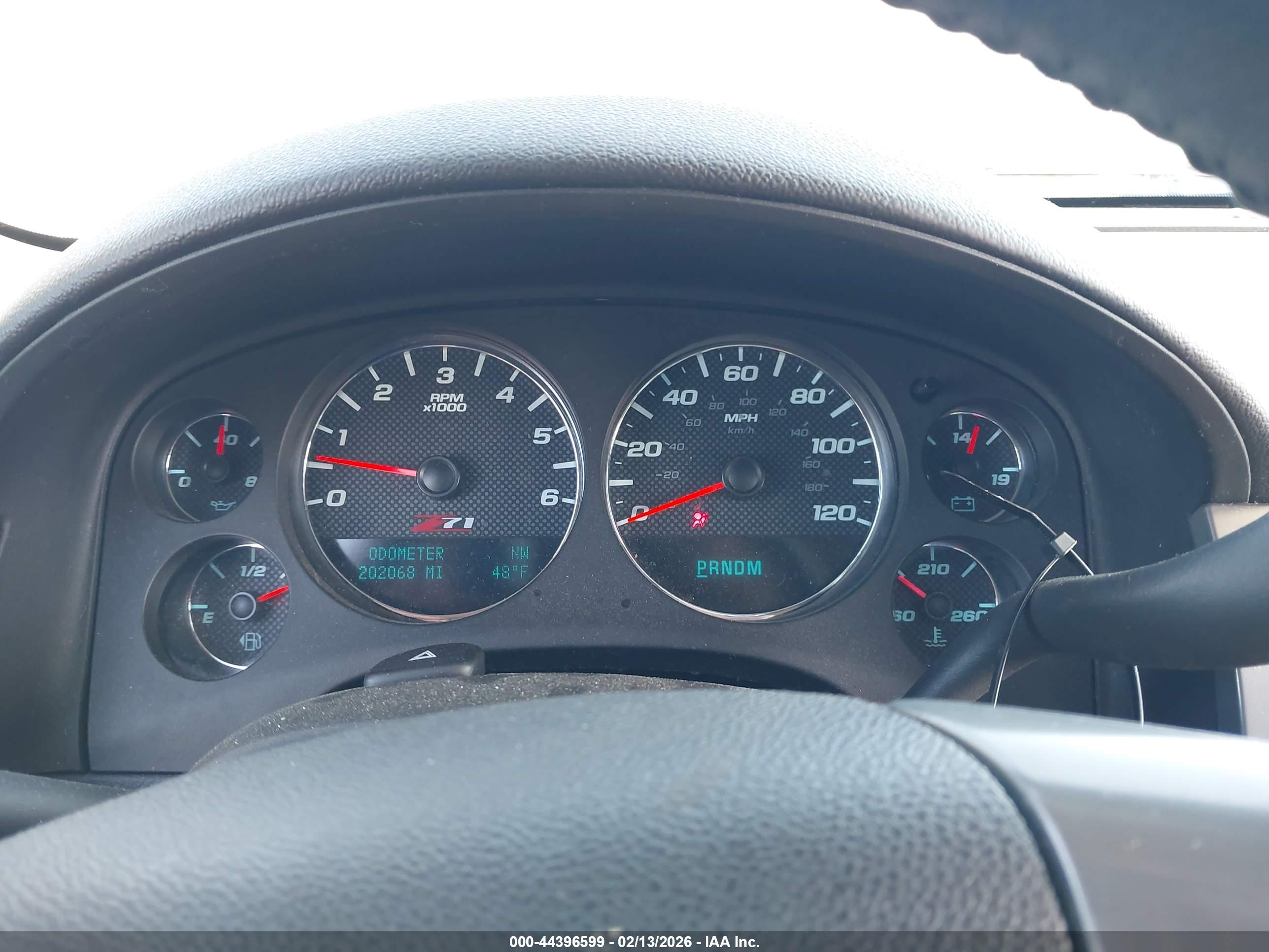 CHEVROLET SUBURBAN image 7