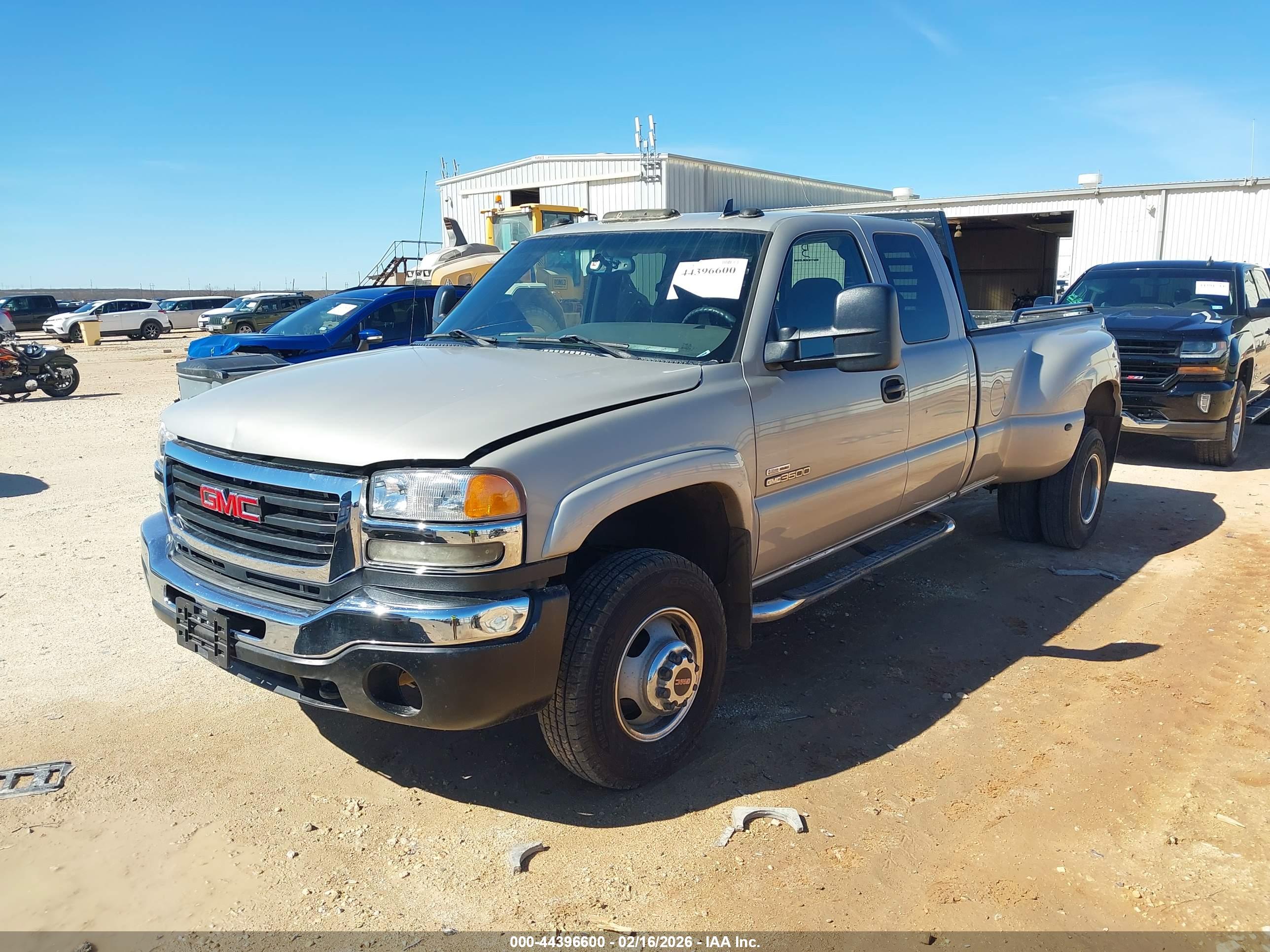 GMC SIERRA image 2