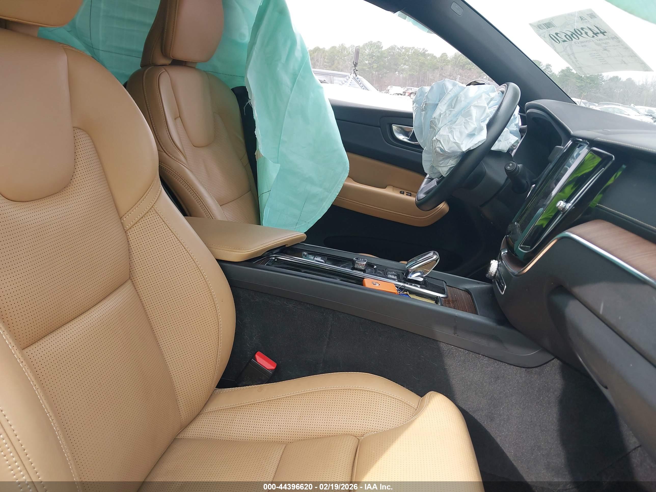 VOLVO XC60 image 5
