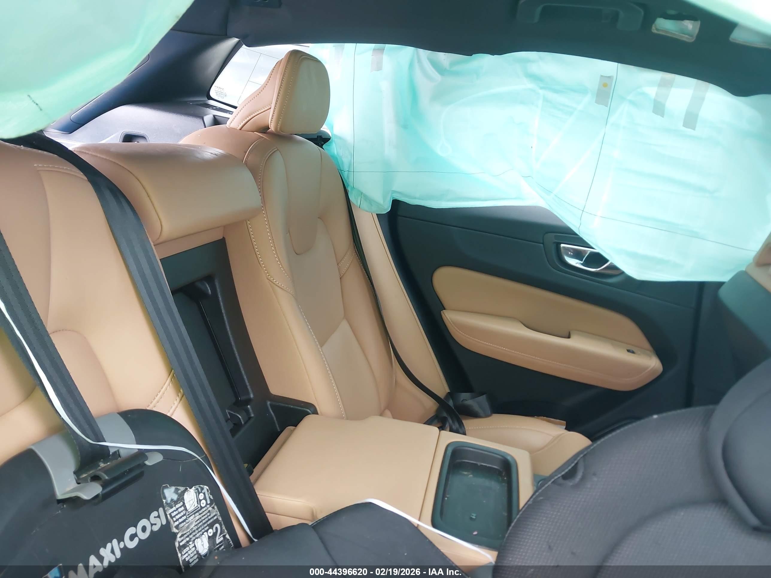 VOLVO XC60 image 8