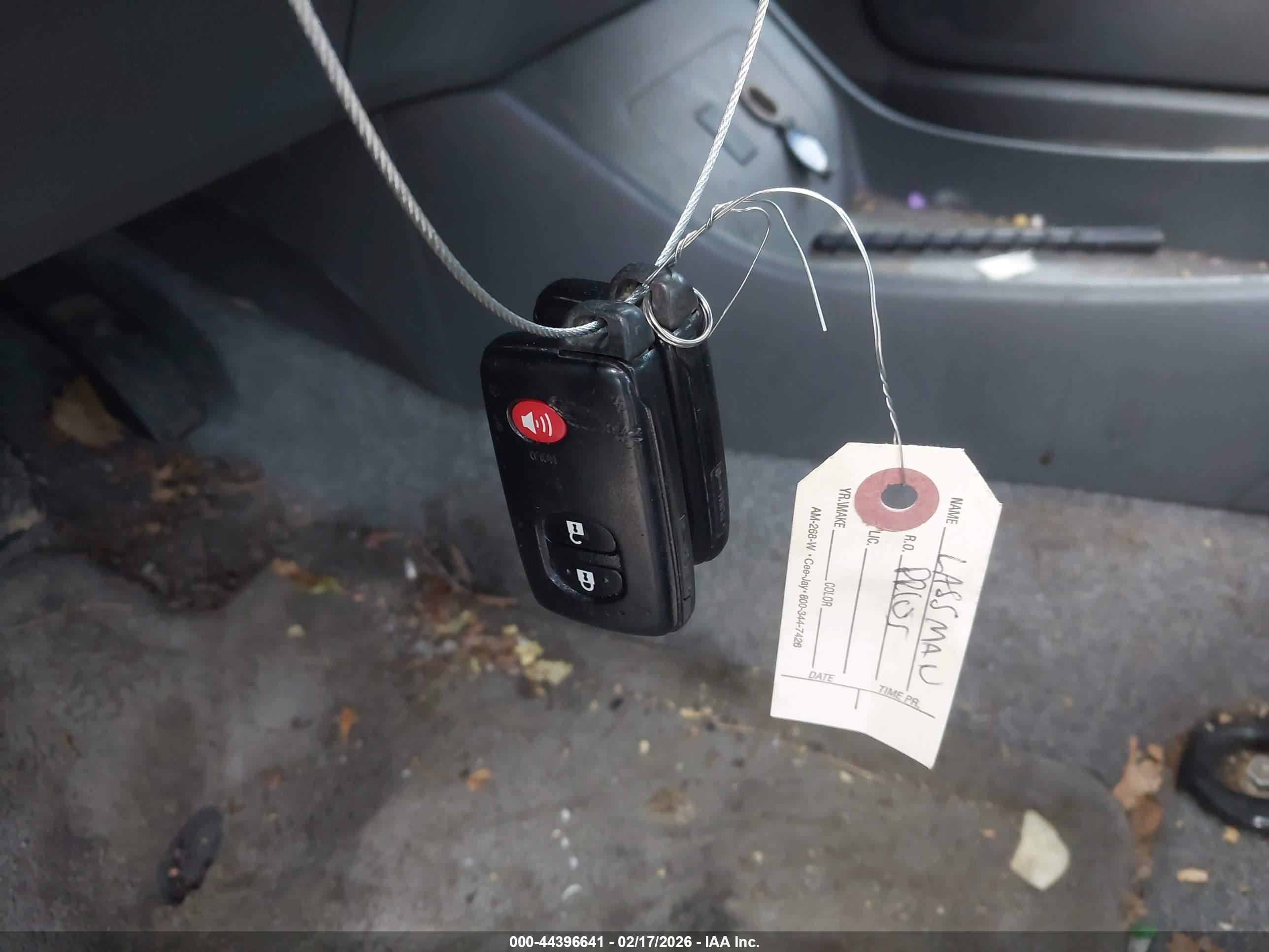 TOYOTA PRIUS image 11