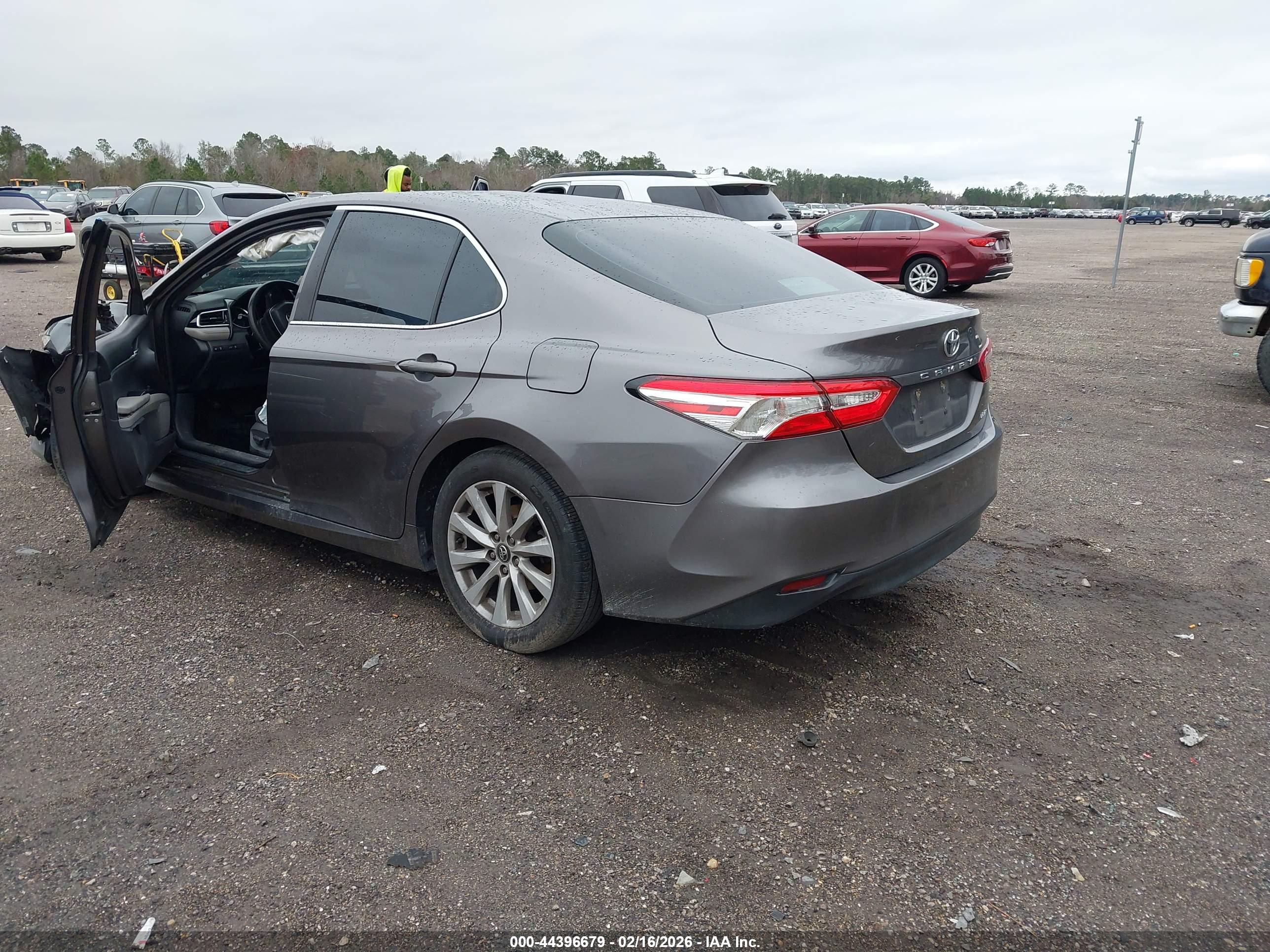 TOYOTA CAMRY image 3