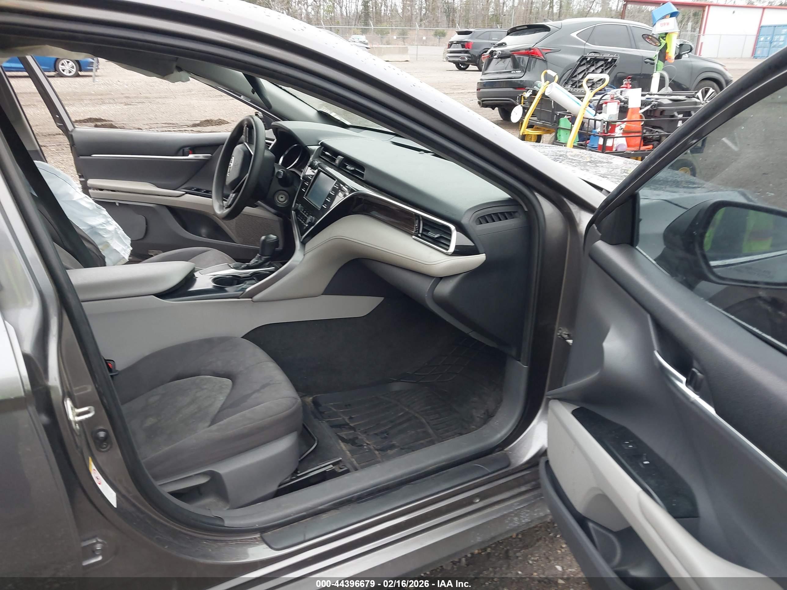 TOYOTA CAMRY image 5