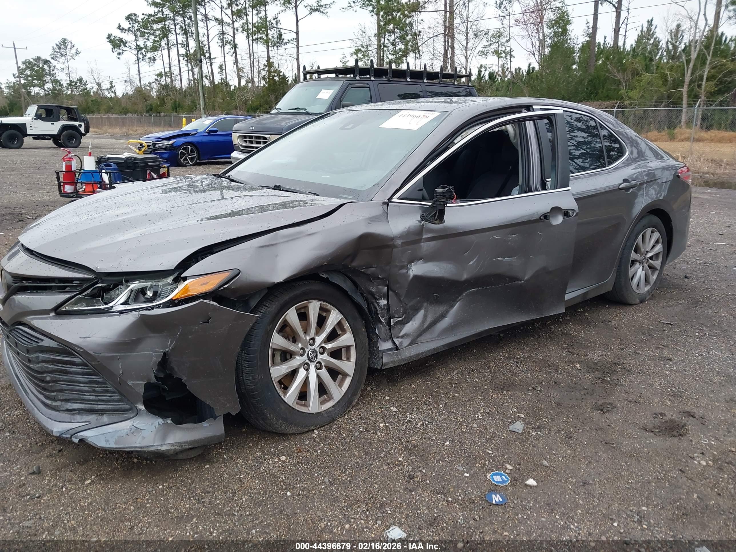 TOYOTA CAMRY image 6