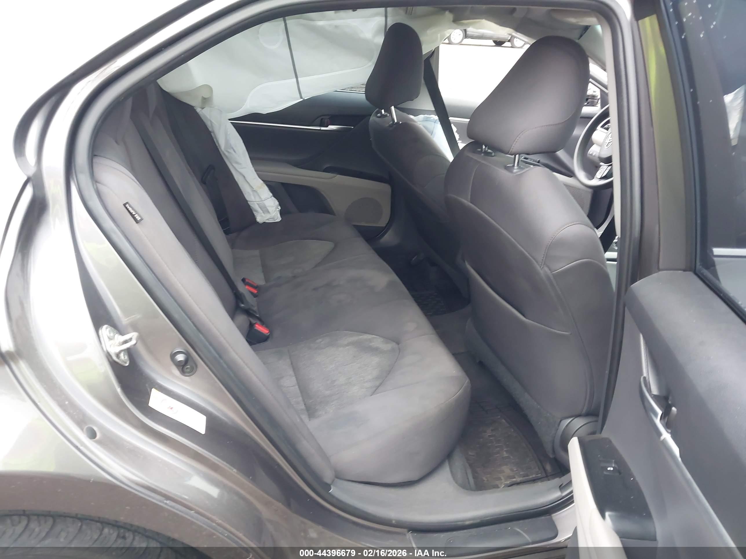TOYOTA CAMRY image 8