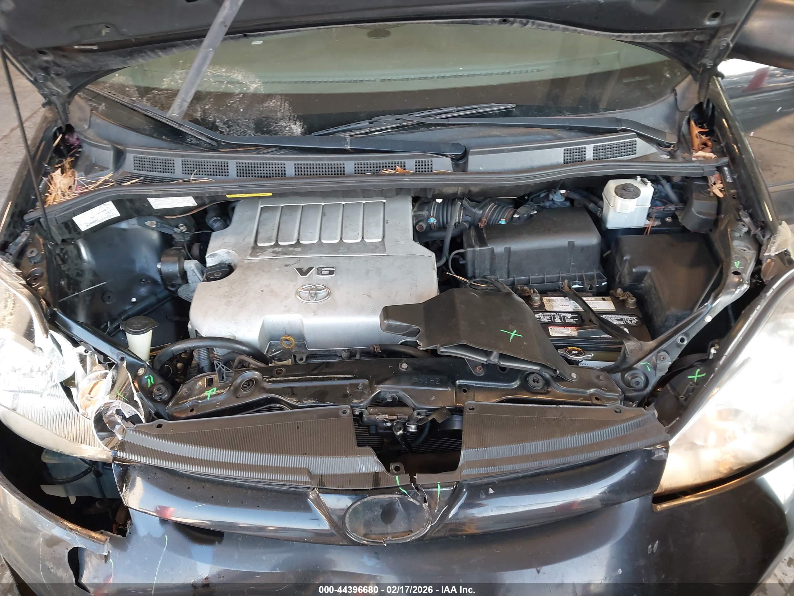 TOYOTA SIENNA image 10