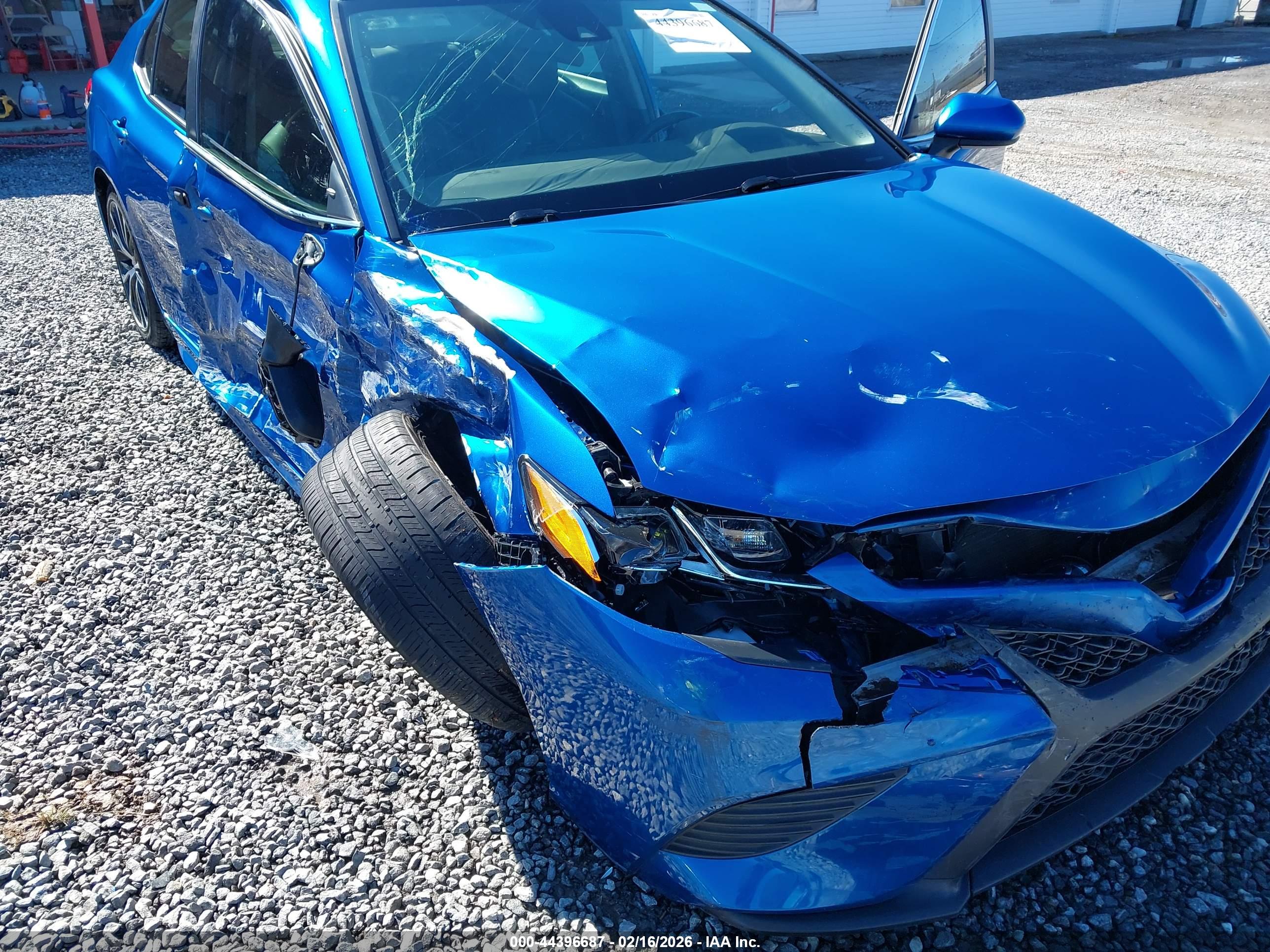 TOYOTA CAMRY image 6