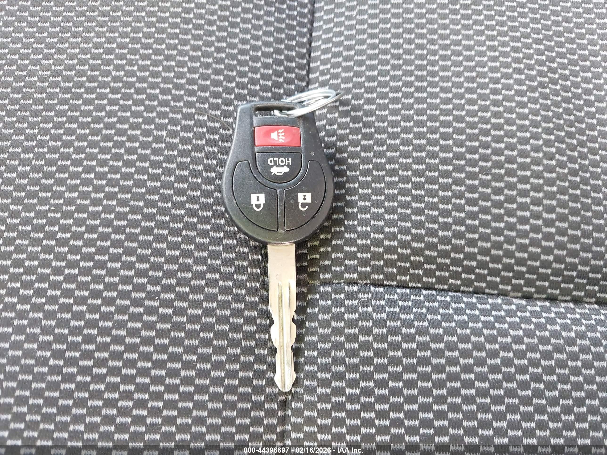 NISSAN VERSA image 11