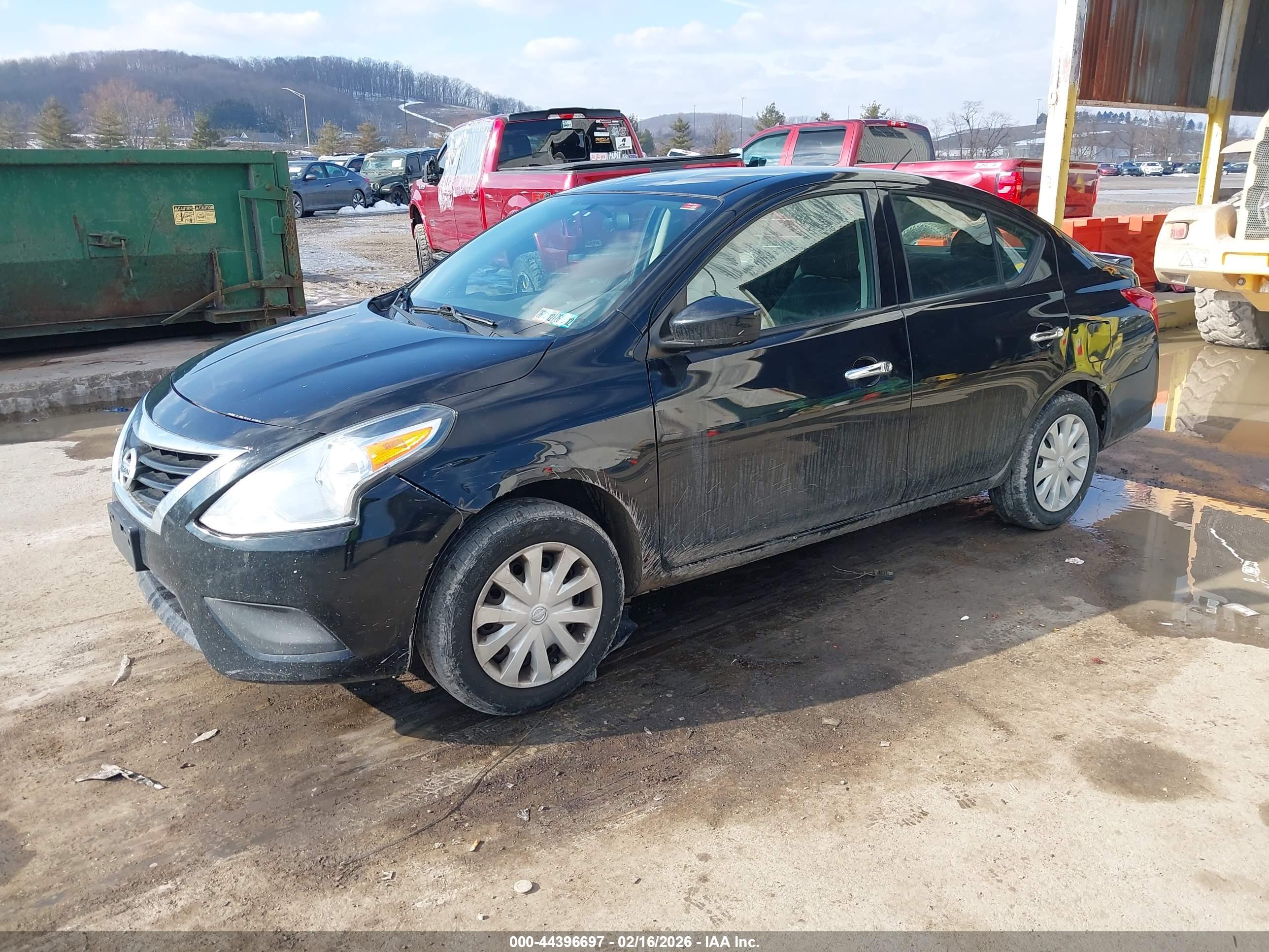 NISSAN VERSA image 2