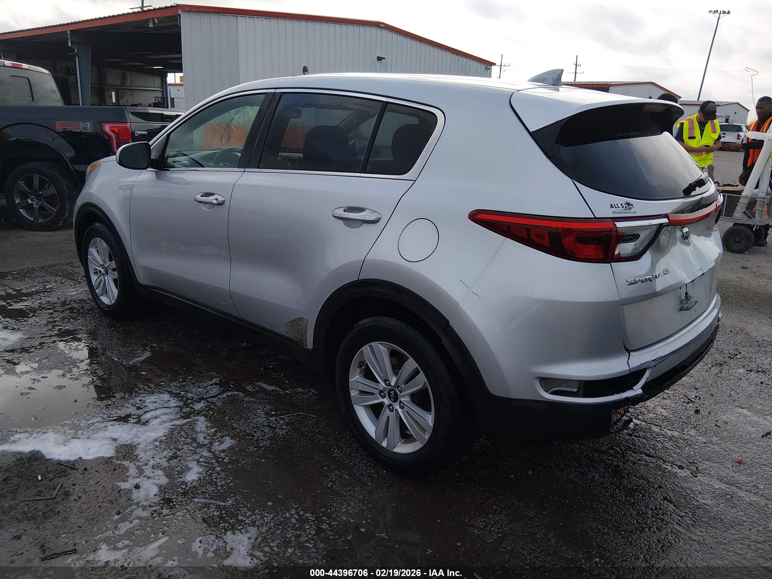 KIA SPORTAGE image 3