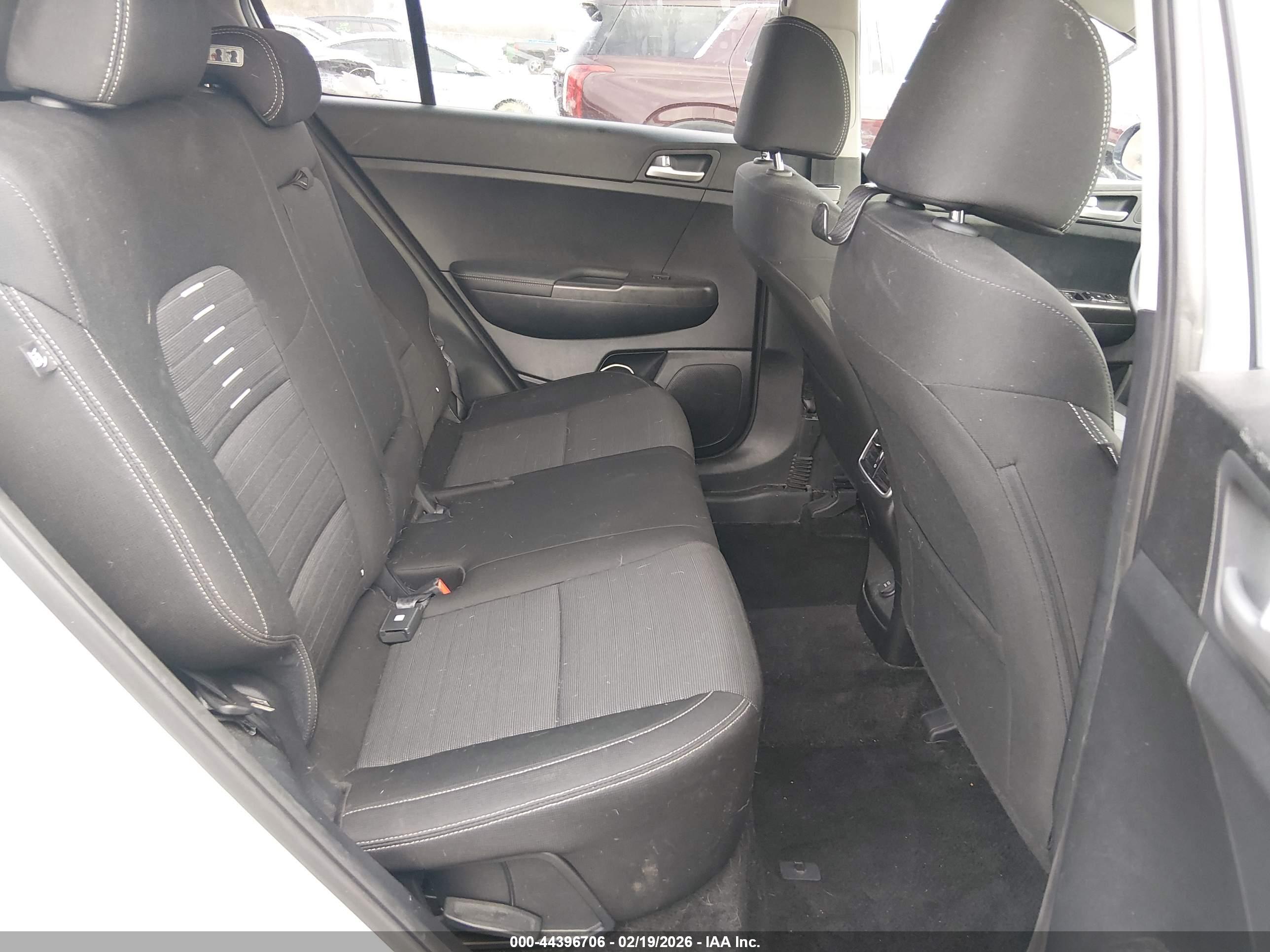 KIA SPORTAGE image 8