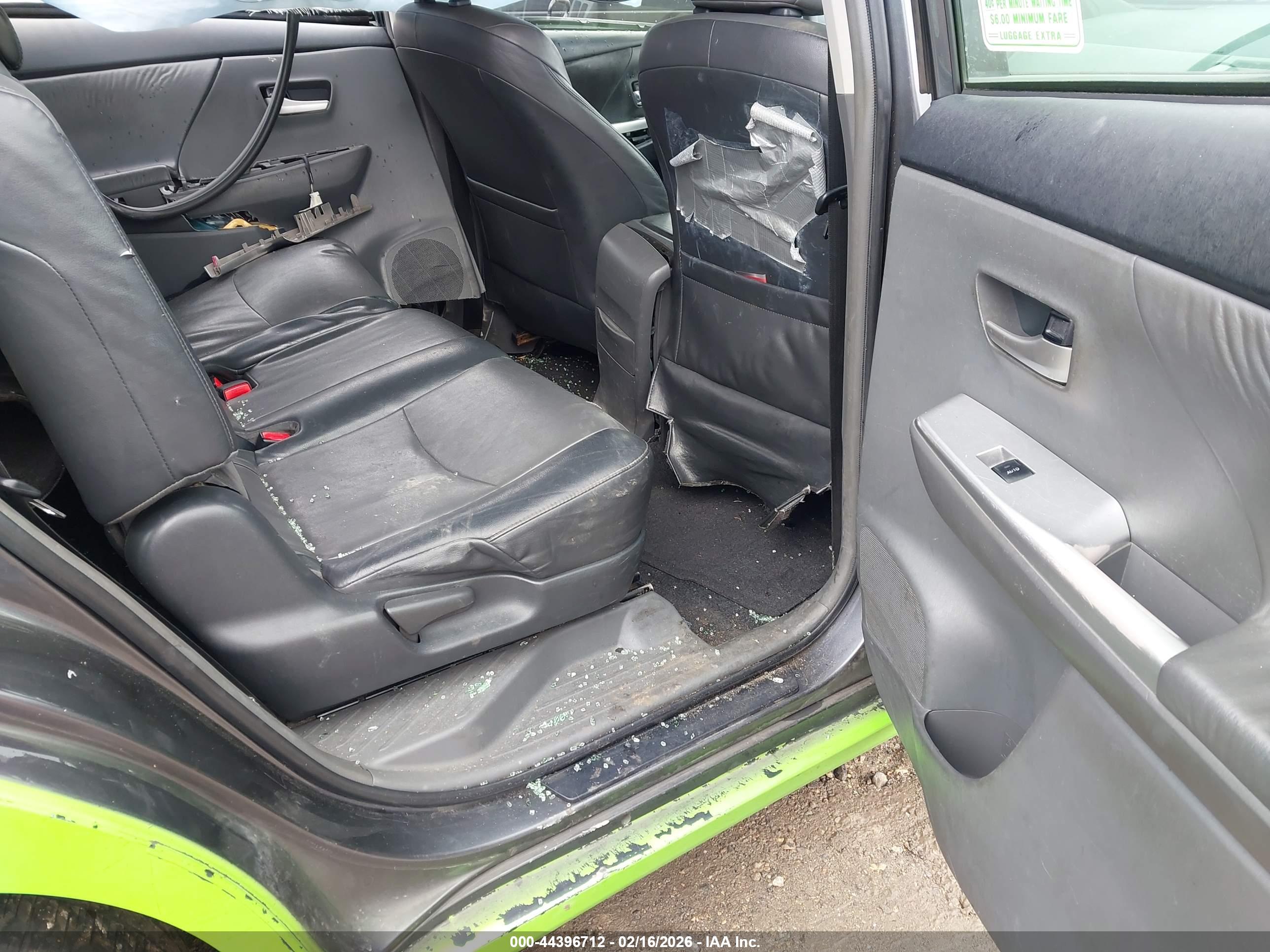 TOYOTA PRIUS image 8