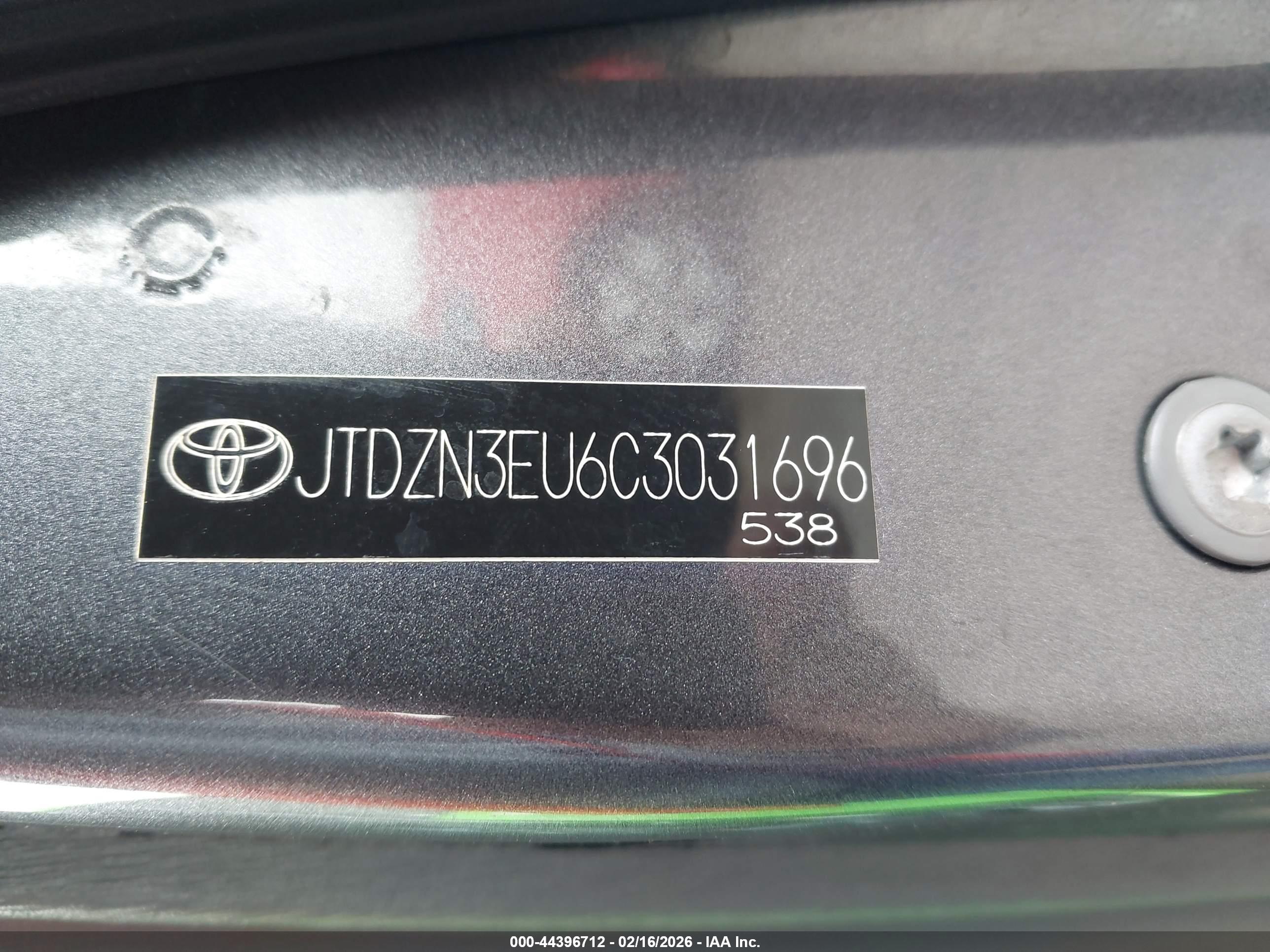 TOYOTA PRIUS image 9