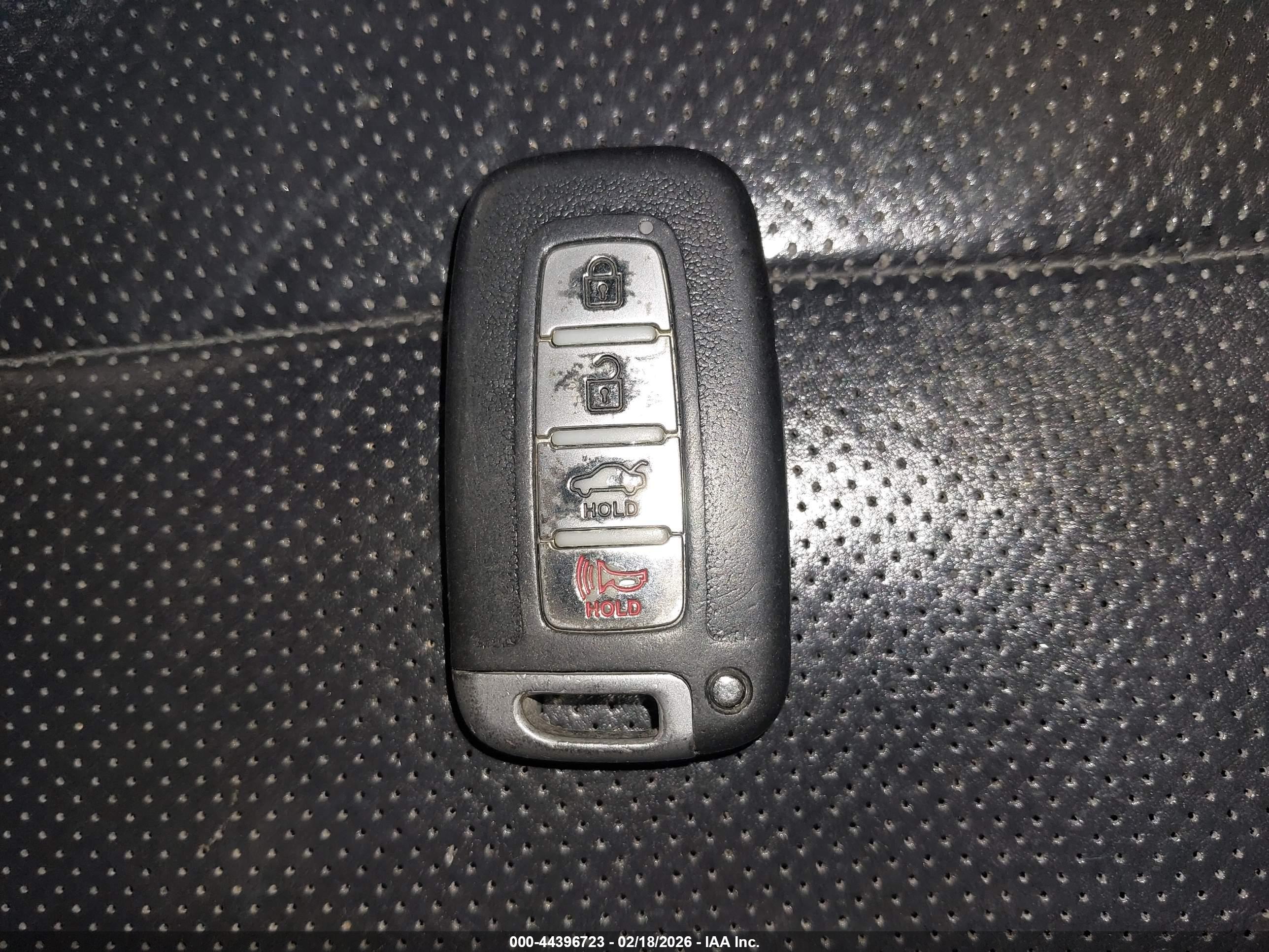HYUNDAI GENESIS image 11