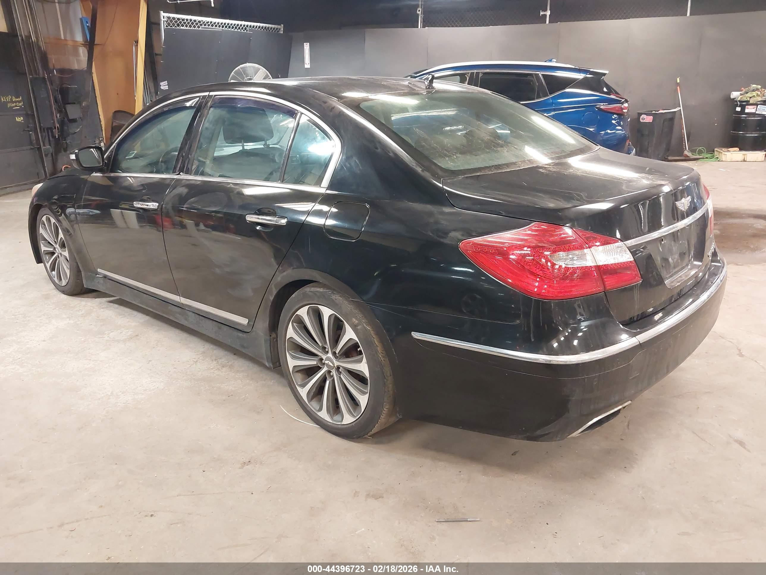 HYUNDAI GENESIS image 3